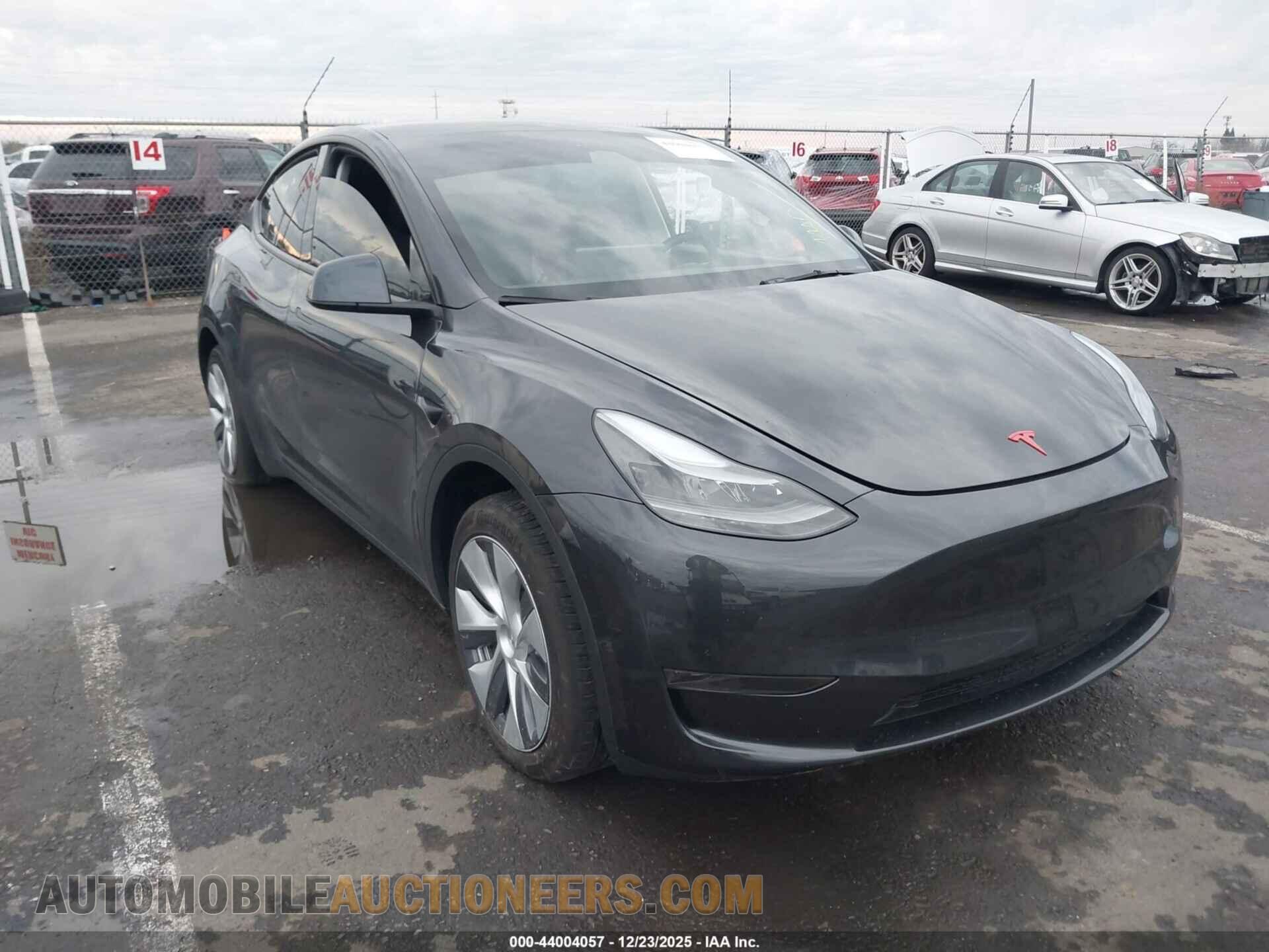 7SAYGDED1RF078094 TESLA MODEL Y 2024