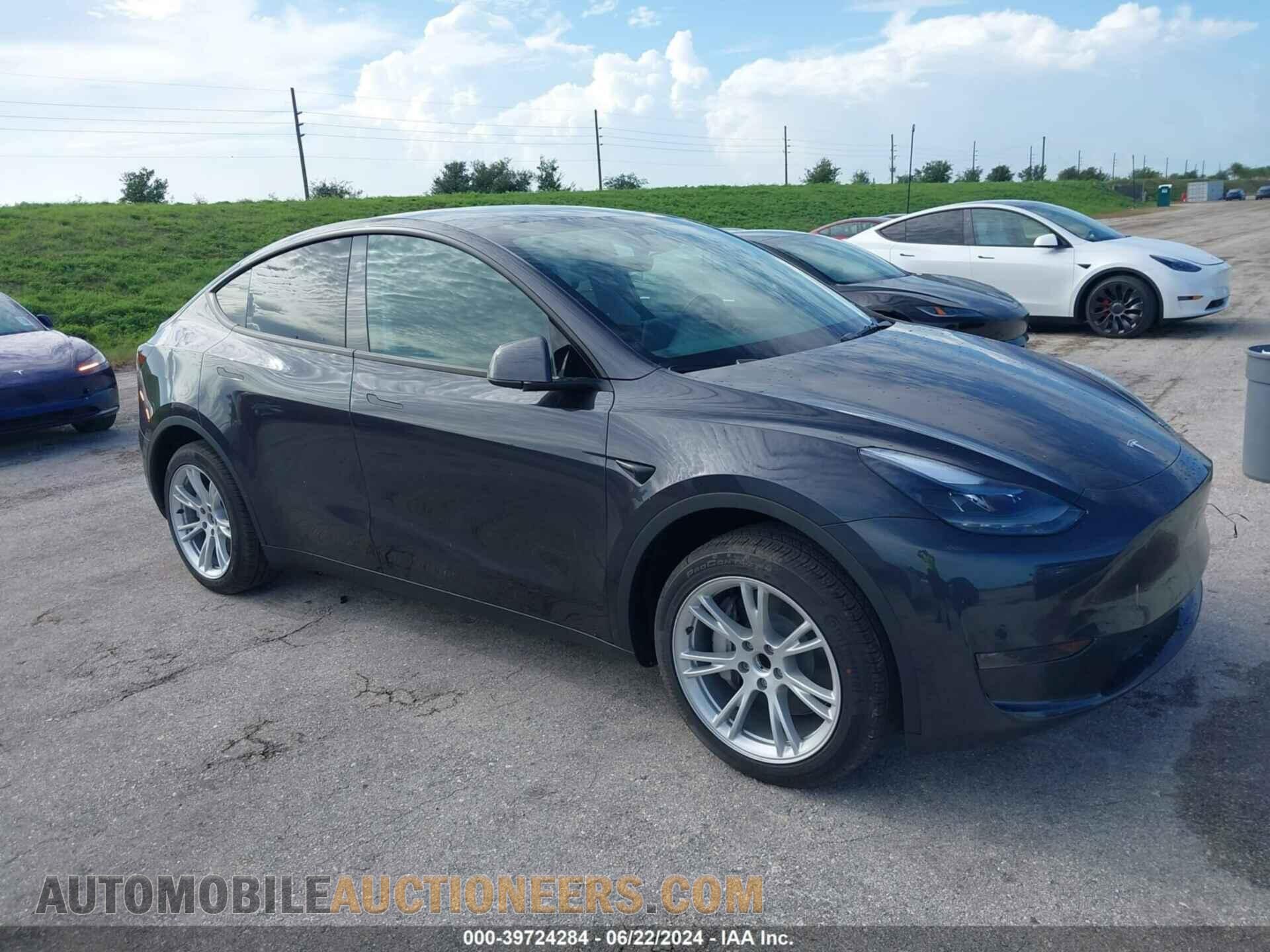 7SAYGDED1RF092092 TESLA MODEL Y 2024