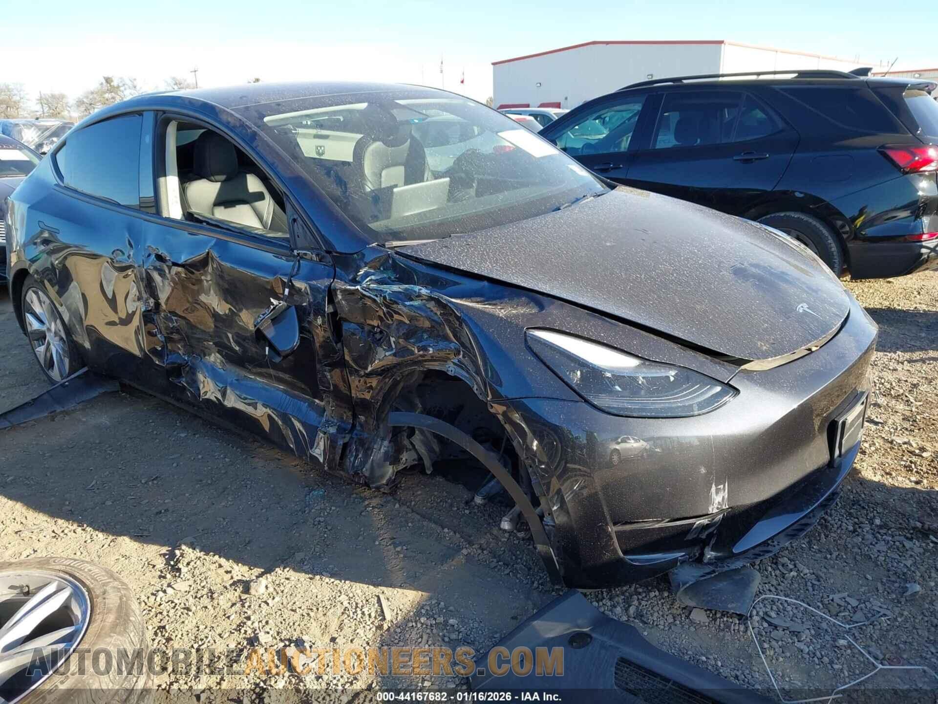 7SAYGDED2RF092750 TESLA MODEL Y 2024