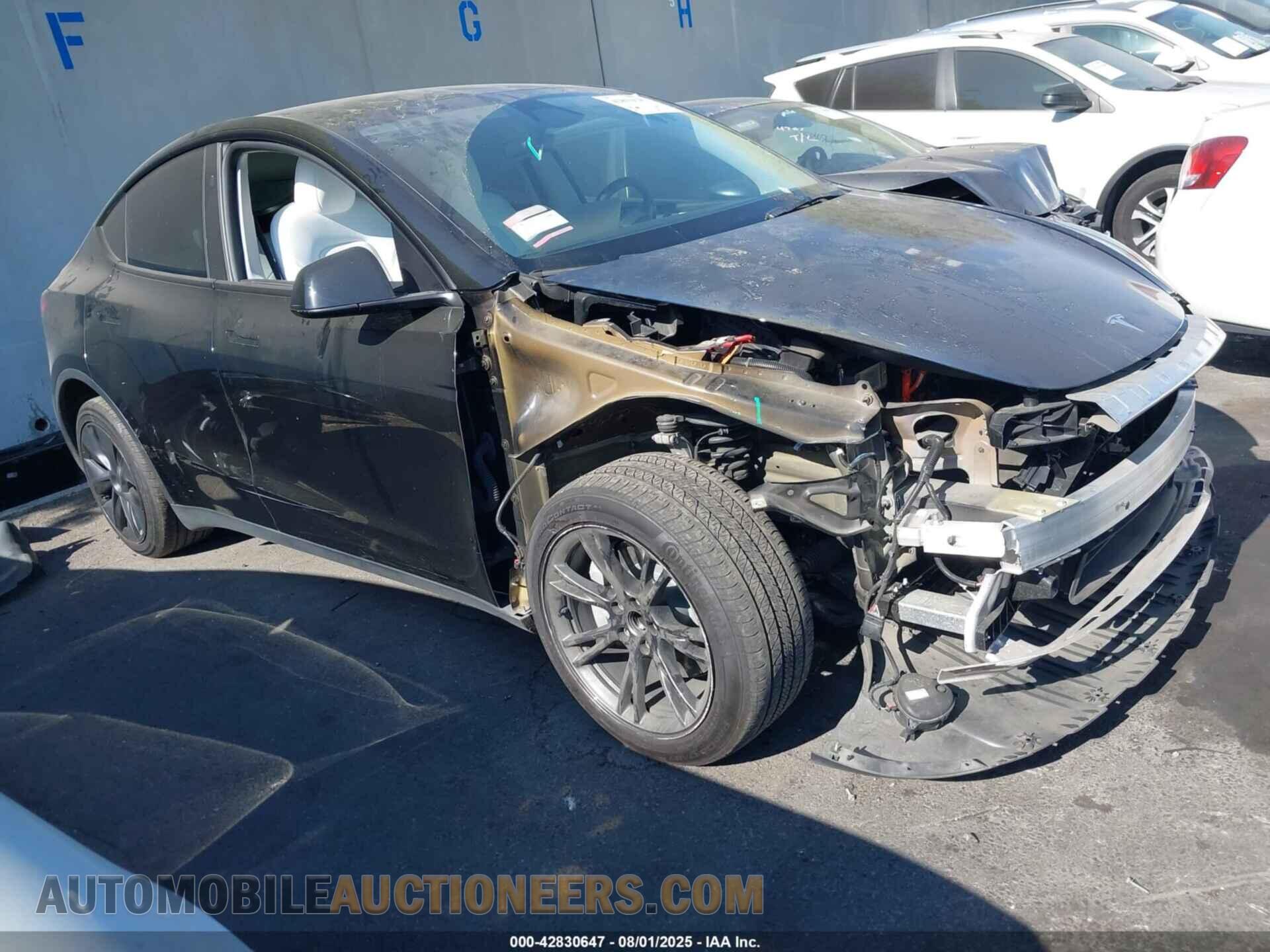 7SAYGDED2RF127531 TESLA MODEL Y 2024
