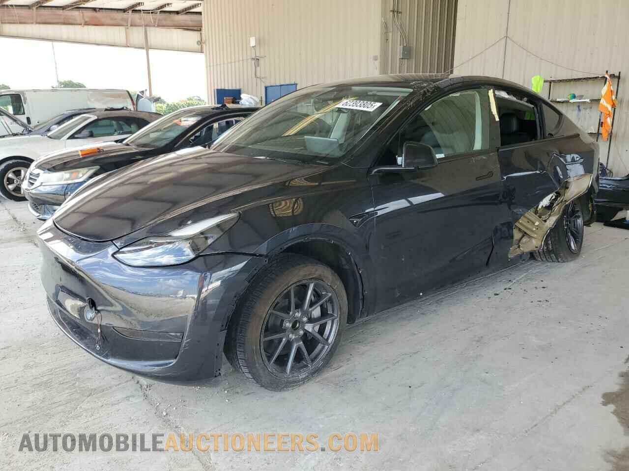 7SAYGDED4RF102968 TESLA MODEL Y 2024