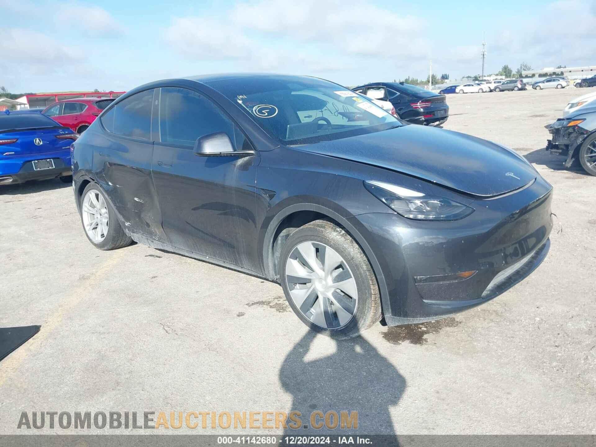 7SAYGDED8RF008477 TESLA MODEL Y 2024