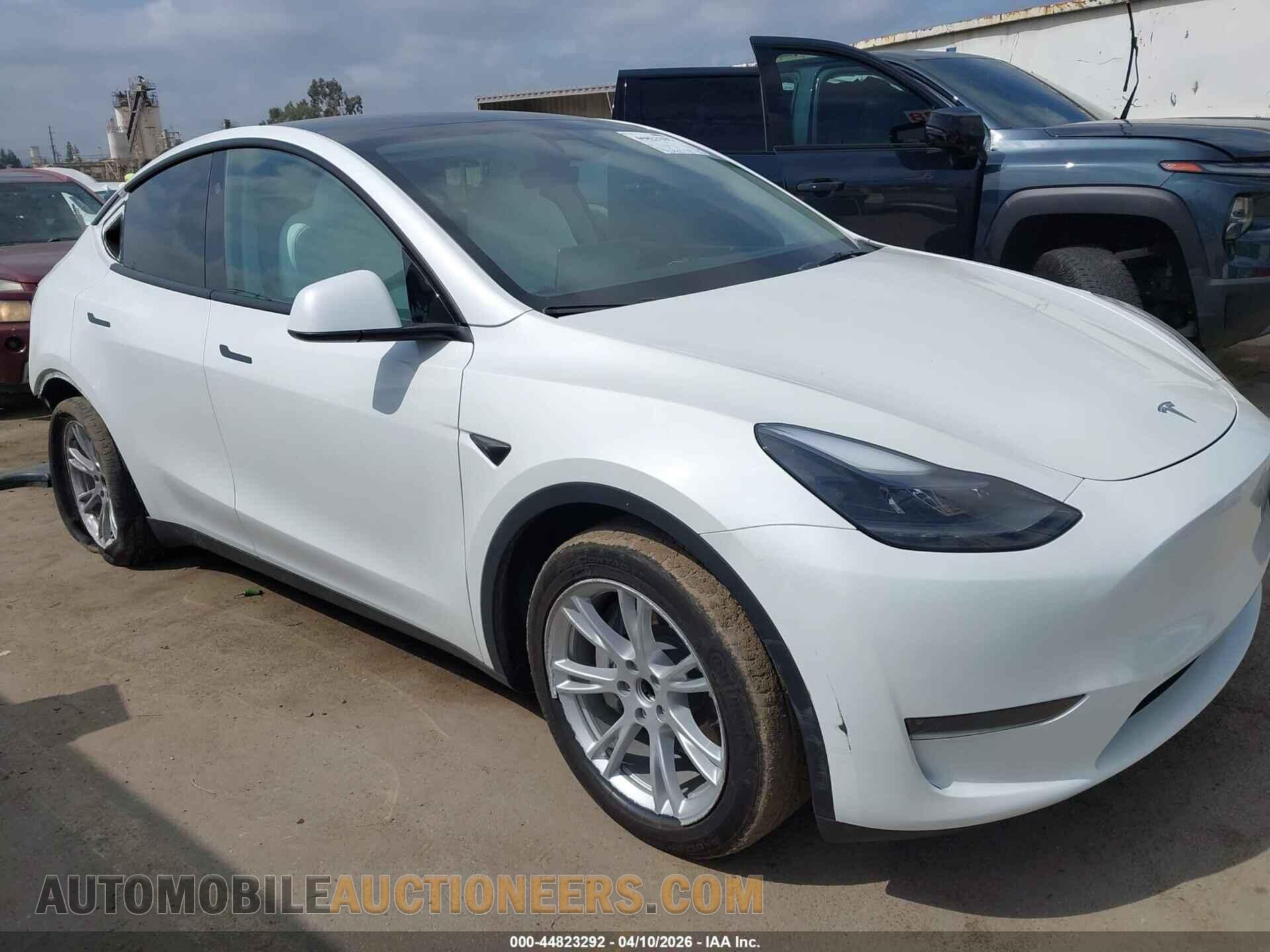7SAYGDED8RF093675 TESLA MODEL Y 2024