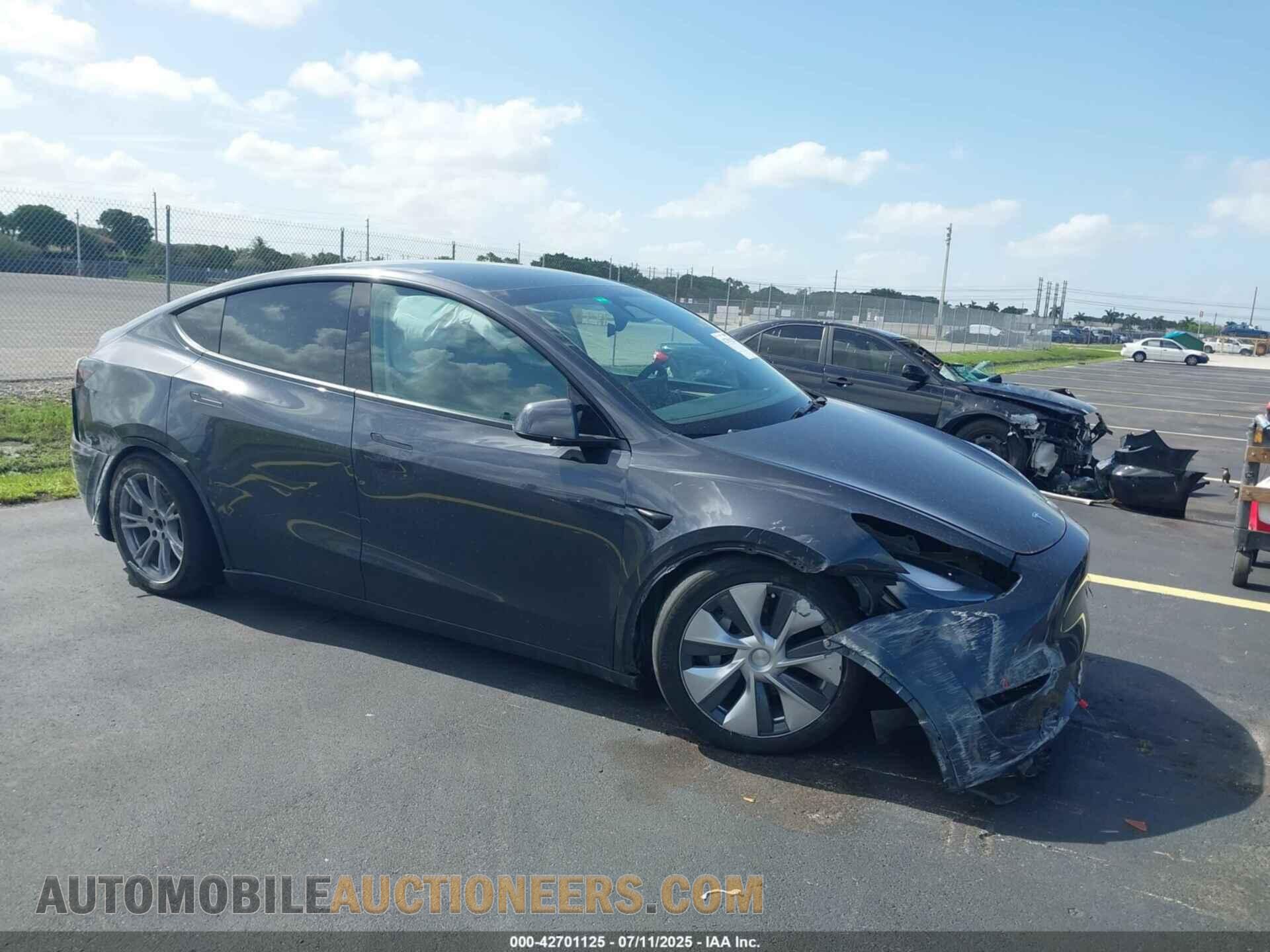 7SAYGDEE0RF007882 TESLA MODEL Y 2024