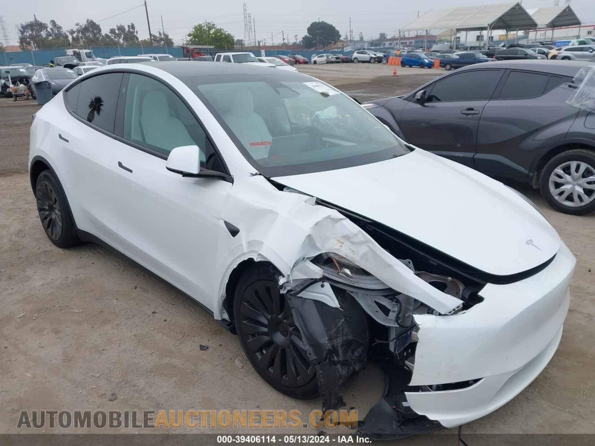 7SAYGDEE0RF077110 TESLA MODEL Y 2024