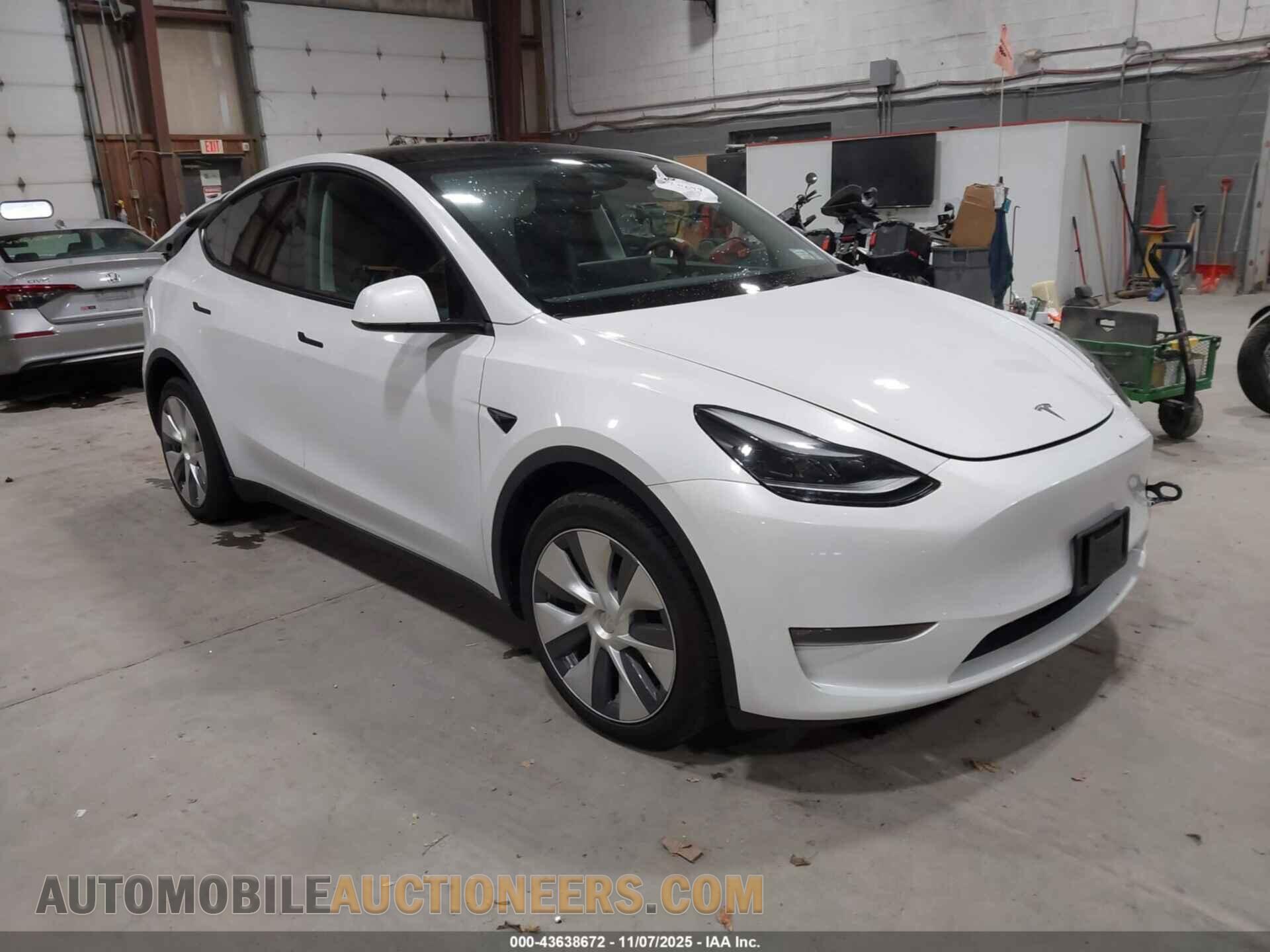 7SAYGDEE0RF084333 TESLA MODEL Y 2024