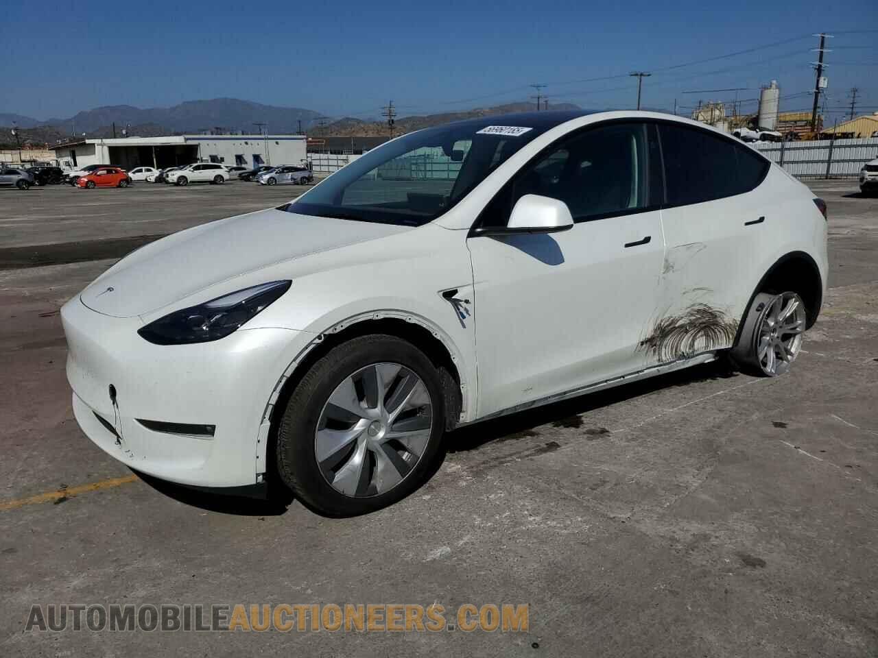7SAYGDEE1RF090884 TESLA MODEL Y 2024