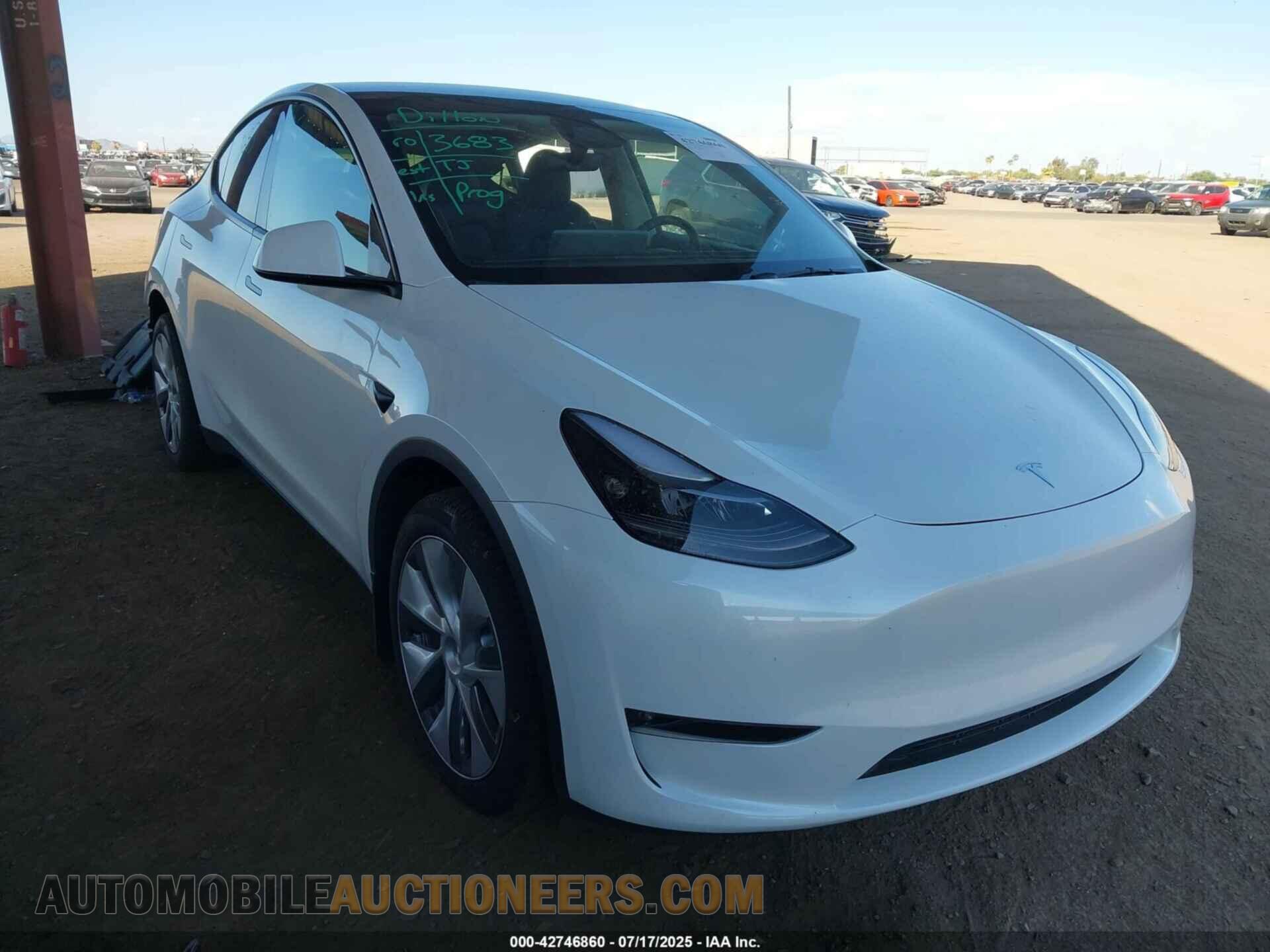7SAYGDEE2RA290122 TESLA MODEL Y 2024