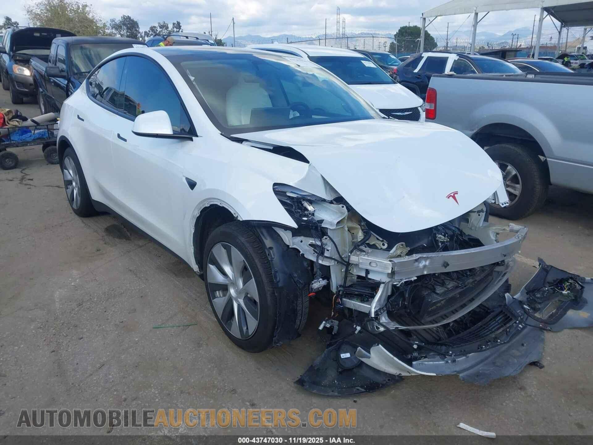 7SAYGDEE2RF063709 TESLA MODEL Y 2024