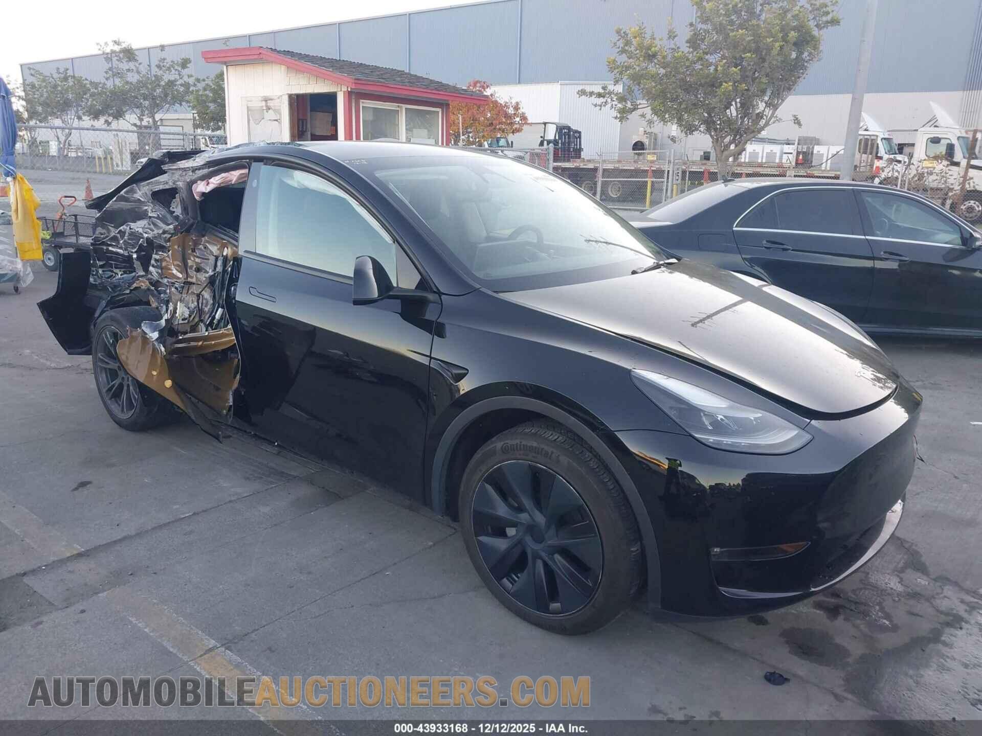 7SAYGDEE2RF124654 TESLA MODEL Y 2024