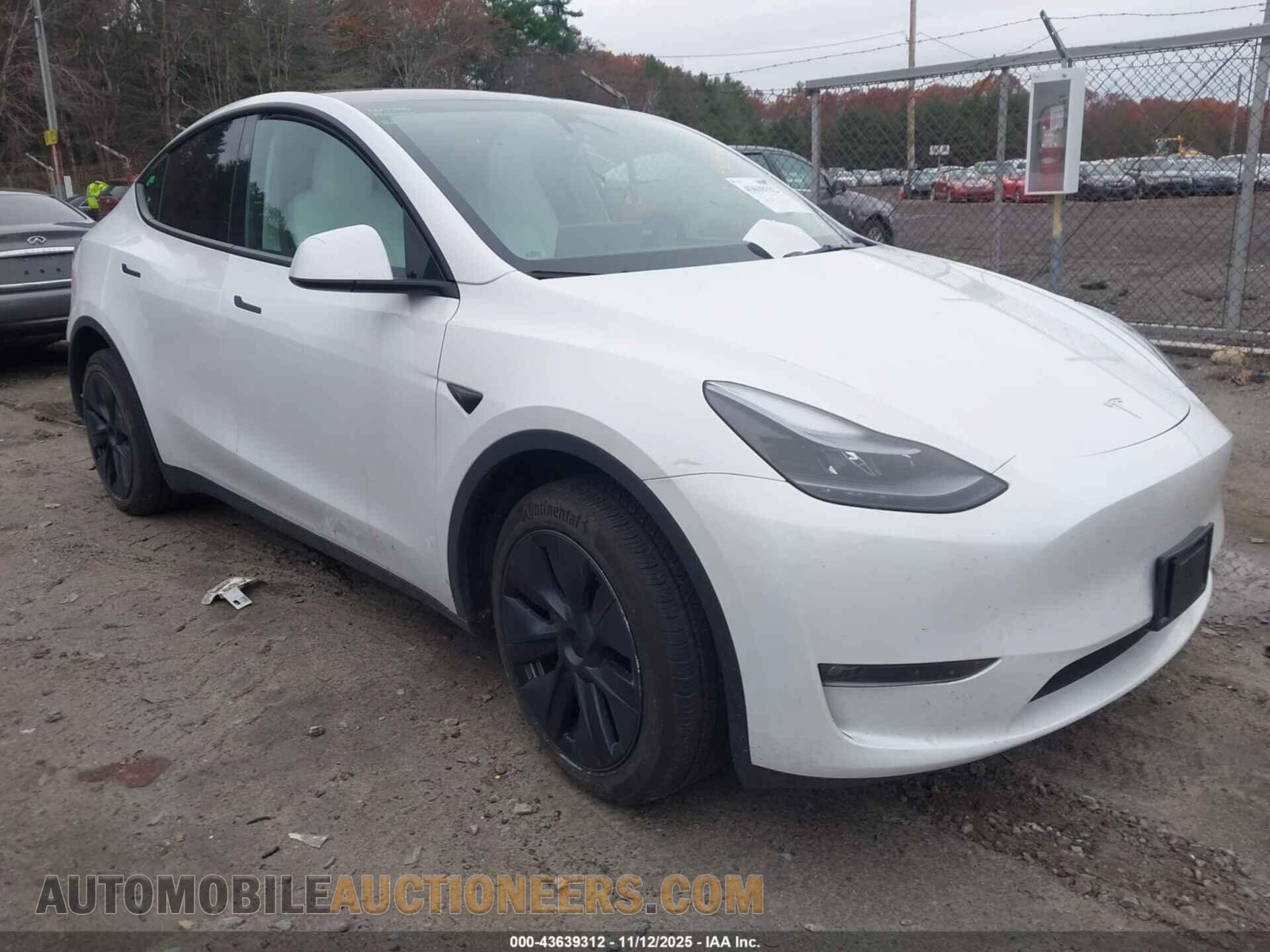7SAYGDEE2RF160988 TESLA MODEL Y 2024