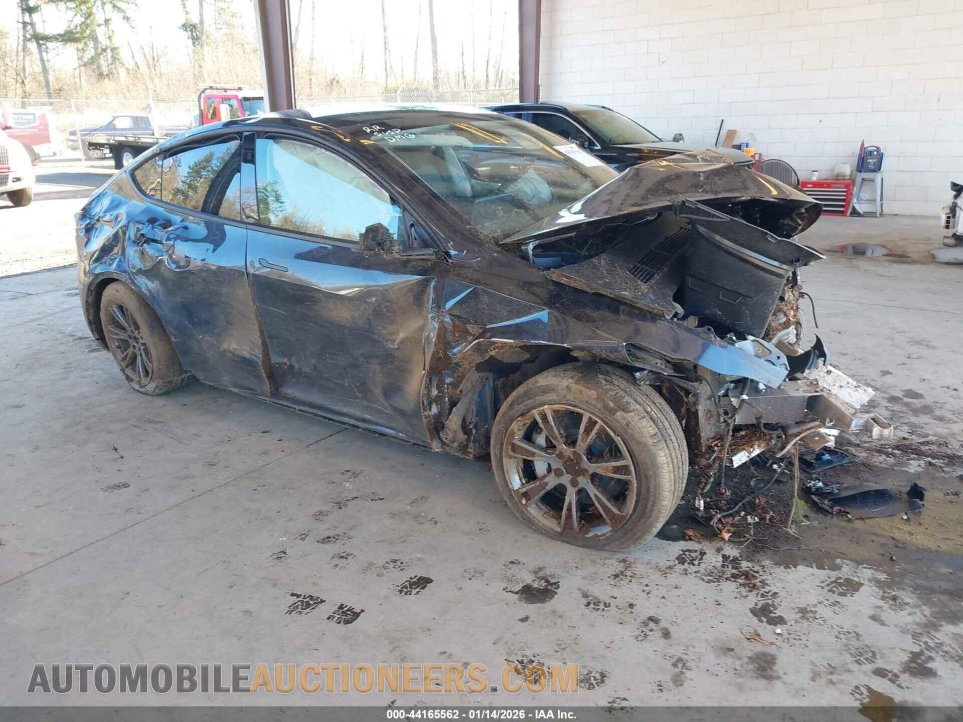 7SAYGDEE2RF200793 TESLA MODEL Y 2024