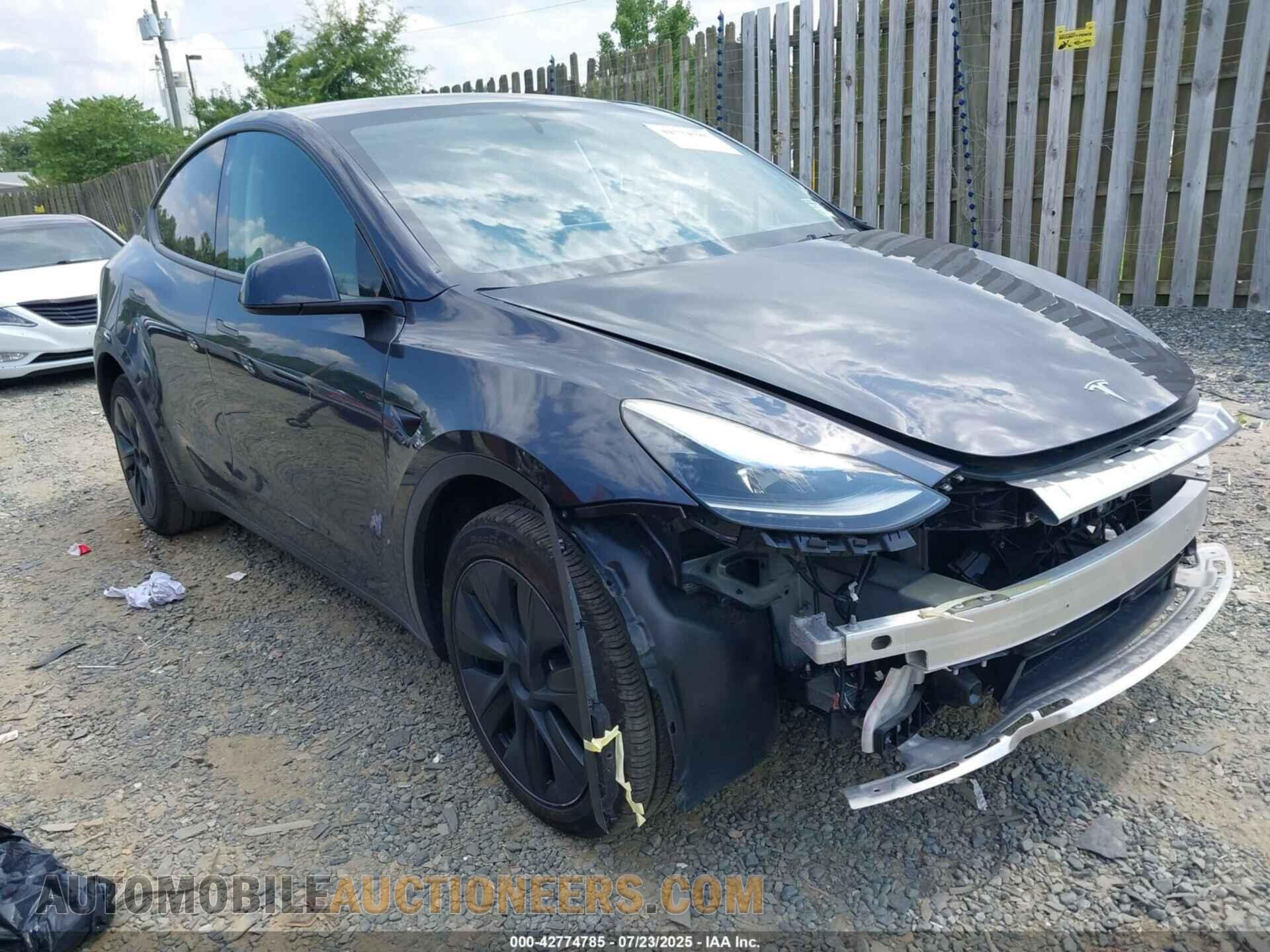 7SAYGDEE3RF202116 TESLA MODEL Y 2024