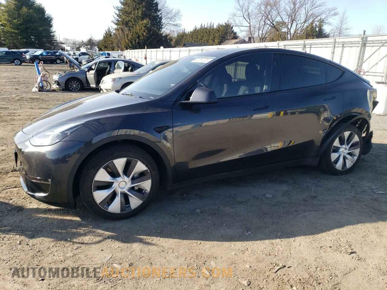 7SAYGDEE4RF033207 TESLA MODEL Y 2024