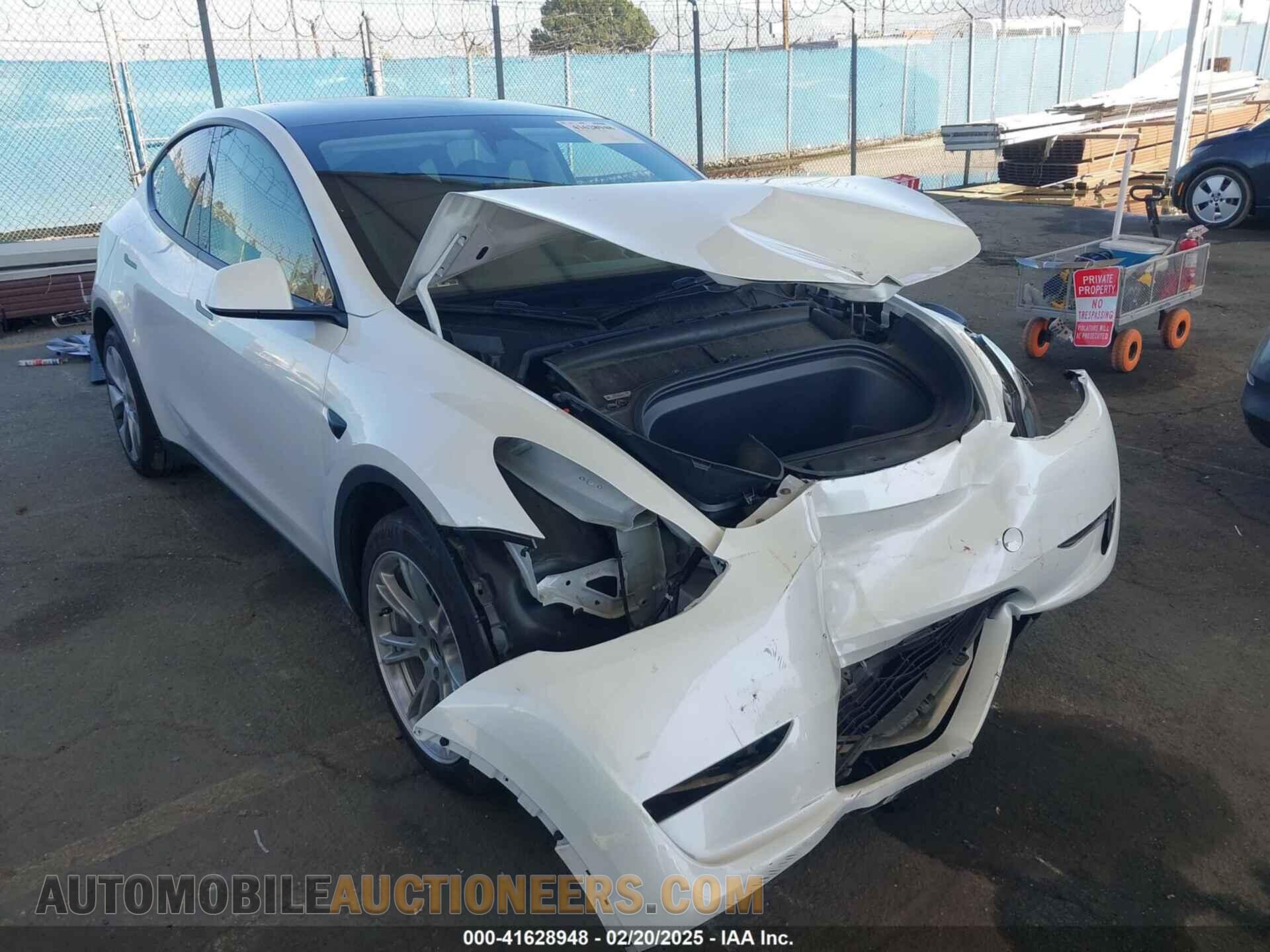 7SAYGDEE4RF076039 TESLA MODEL Y 2024