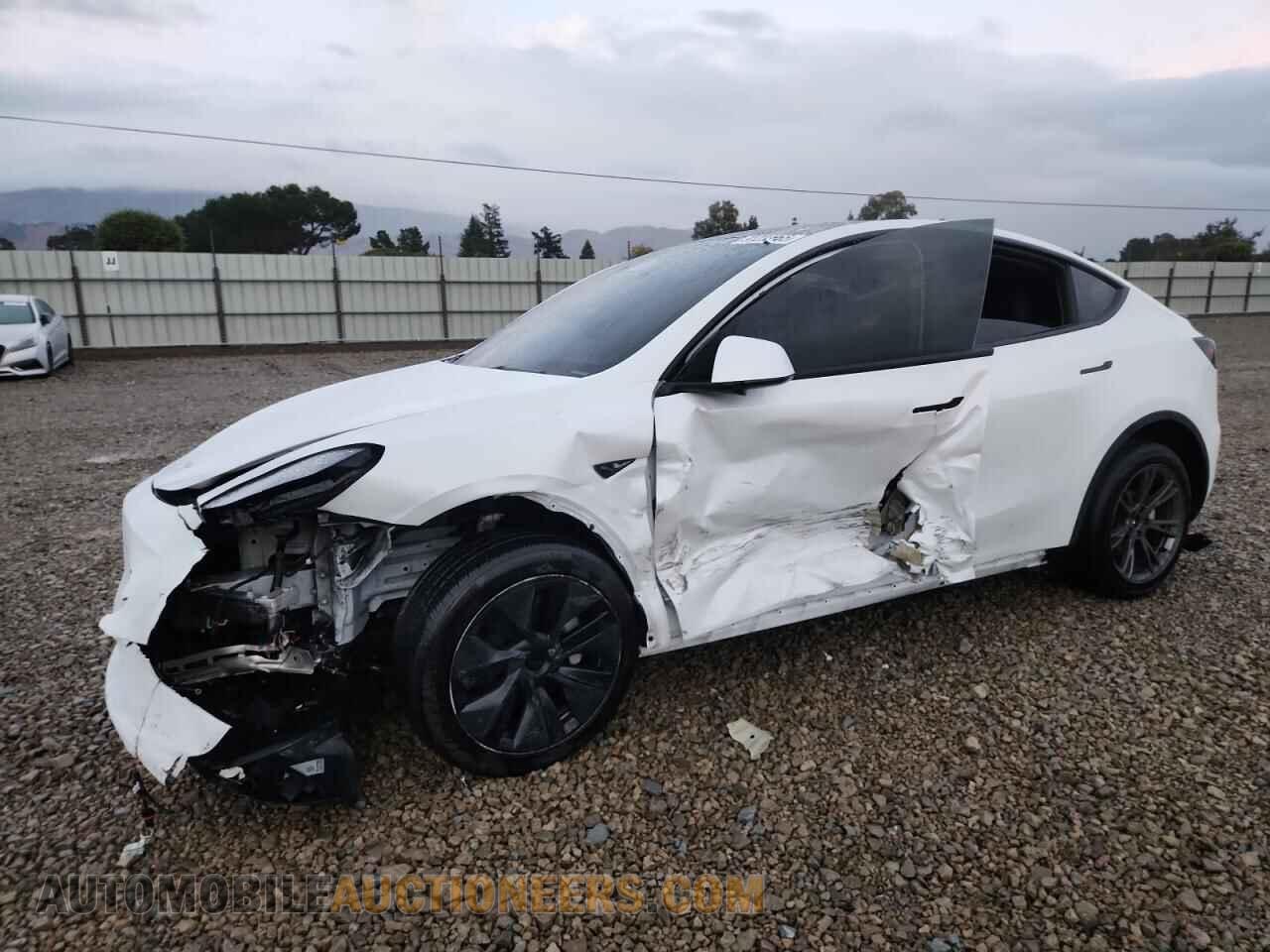 7SAYGDEE4RF162046 TESLA MODEL Y 2024