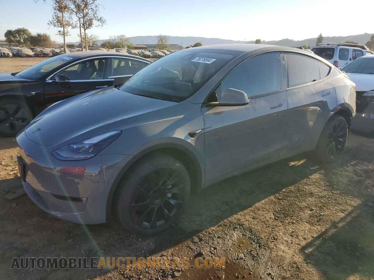 7SAYGDEE4RF990565 TESLA MODEL Y 2024