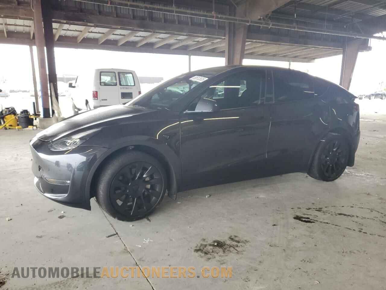 7SAYGDEE5RF013967 TESLA MODEL Y 2024