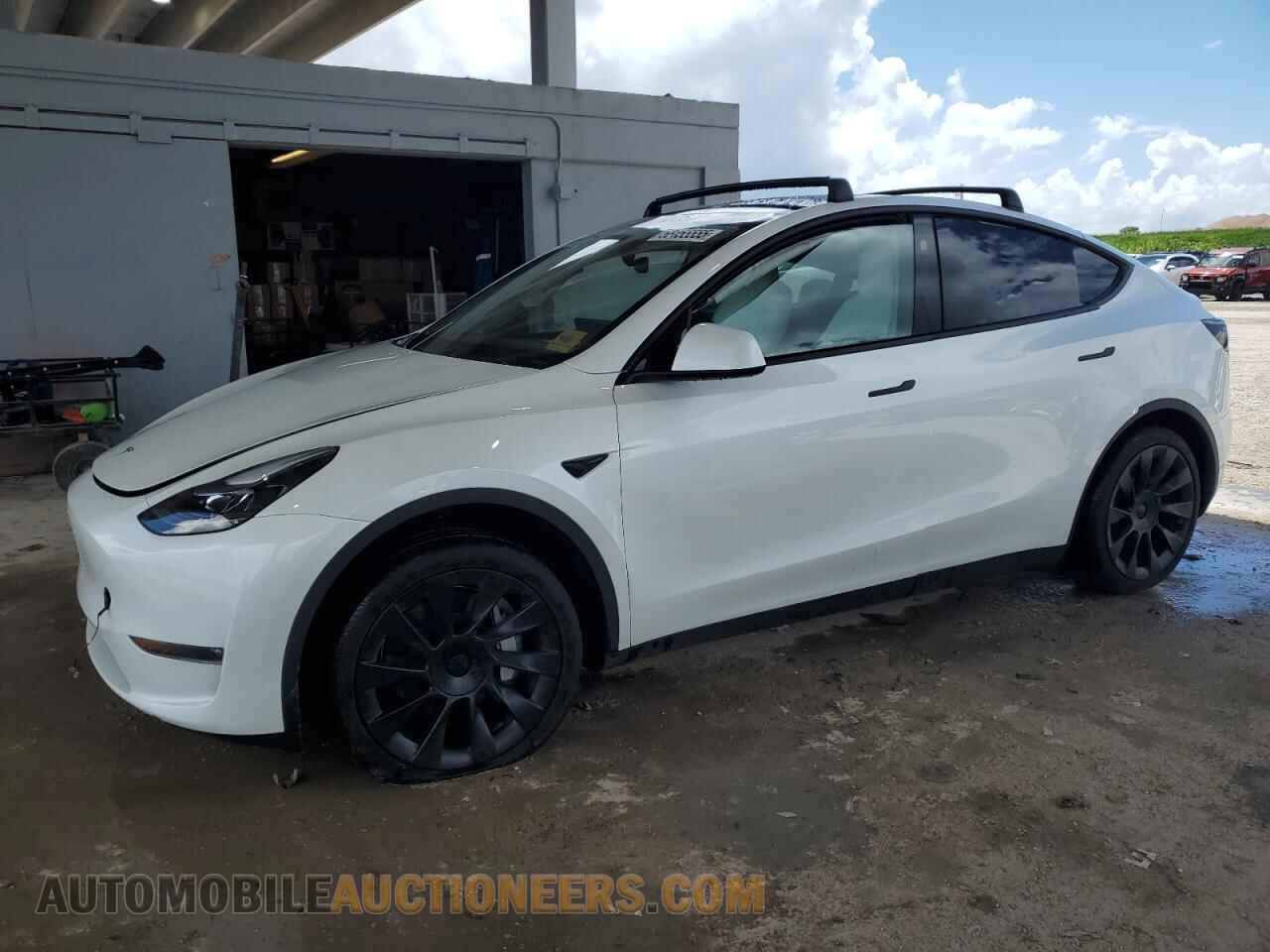 7SAYGDEE5RF157017 TESLA MODEL Y 2024