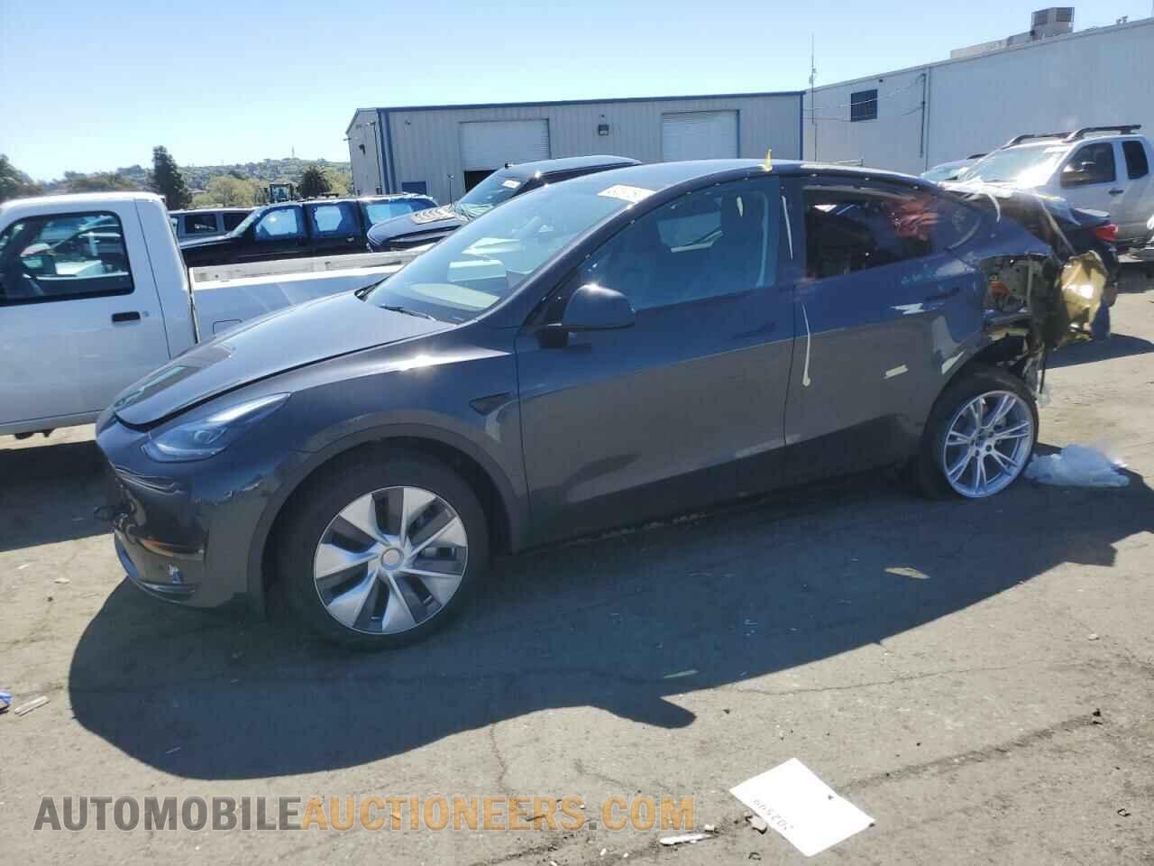 7SAYGDEE7RF004588 TESLA MODEL Y 2024