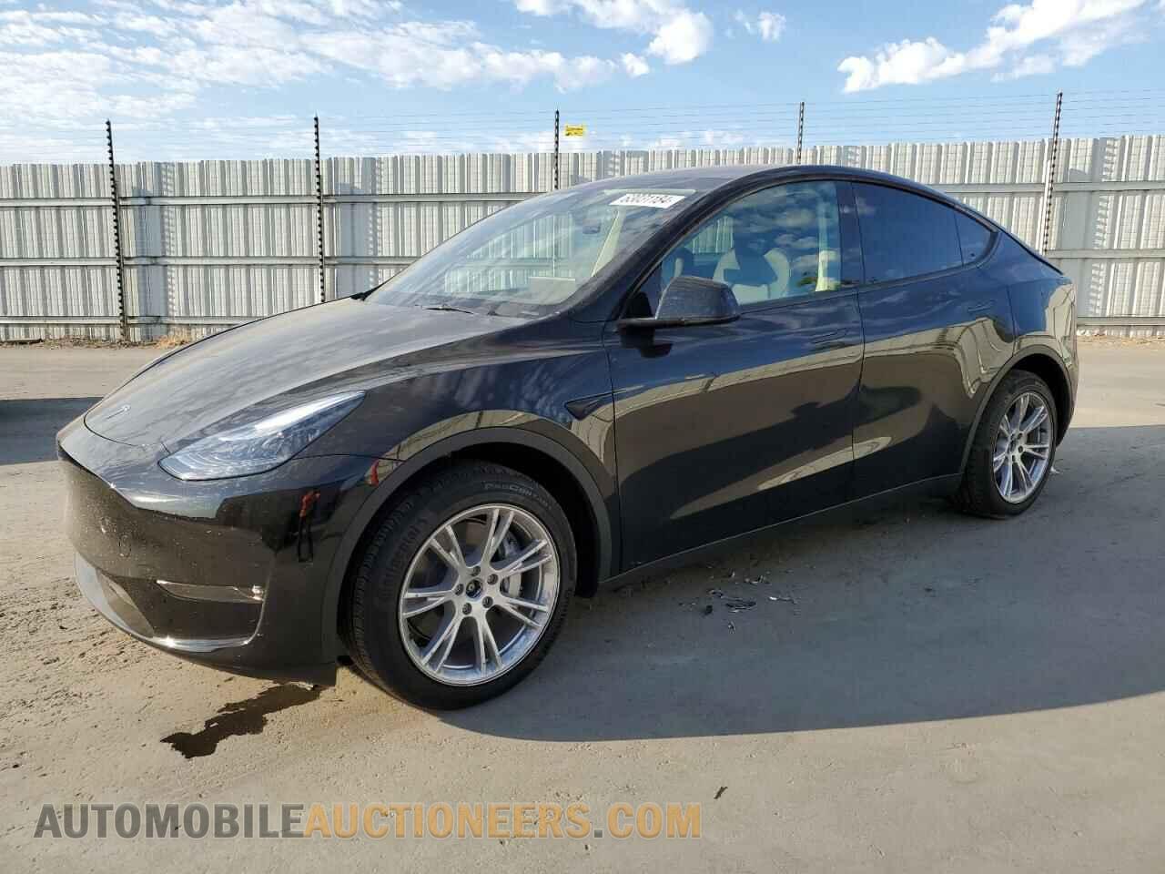 7SAYGDEE7RF007992 TESLA MODEL Y 2024