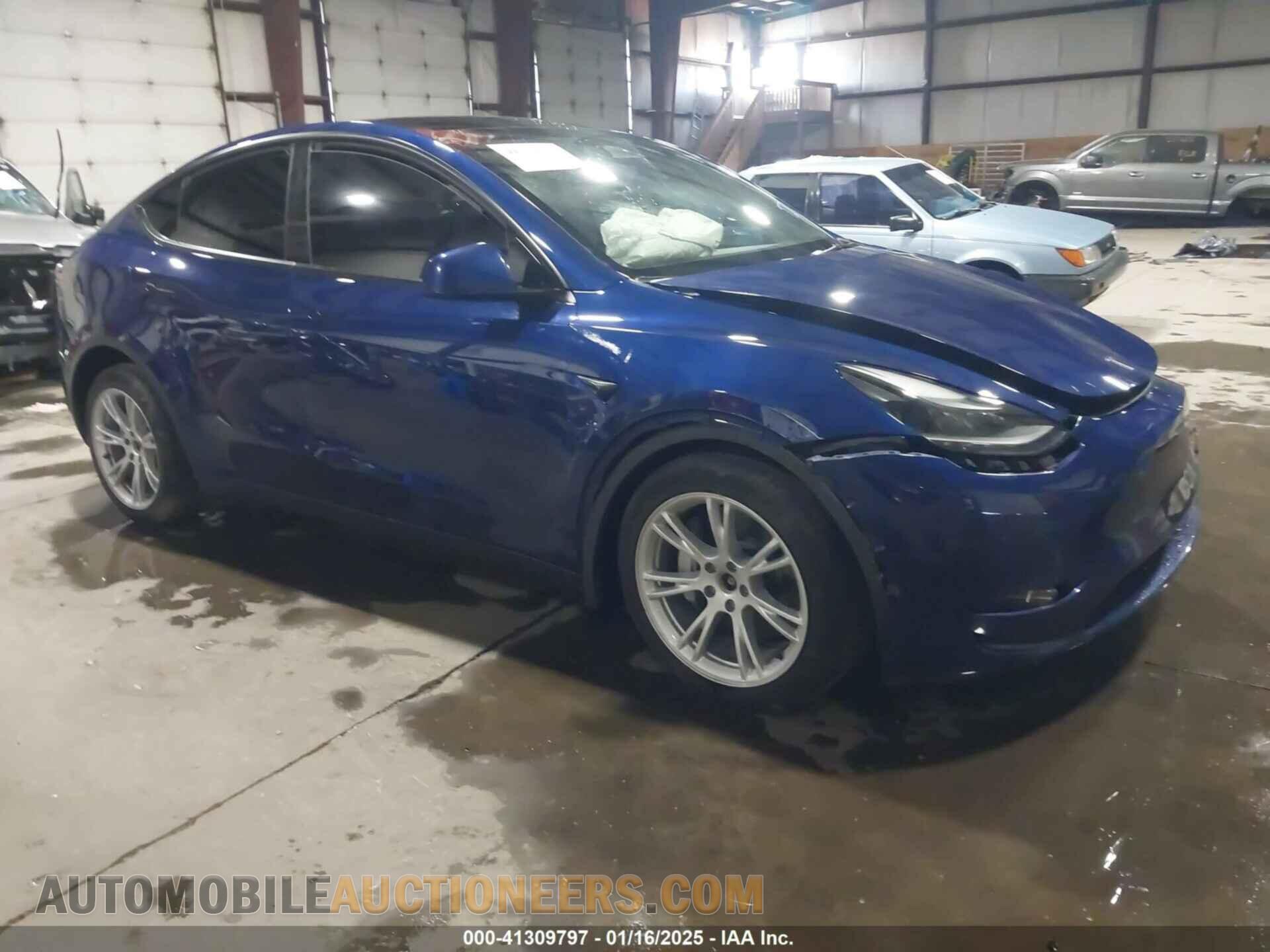 7SAYGDEE8RF074374 TESLA MODEL Y 2024