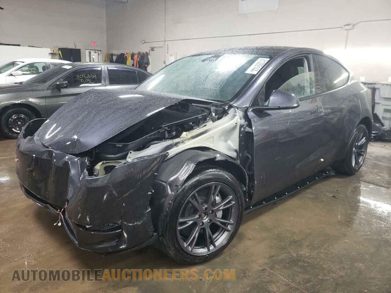 7SAYGDEE8RF197074 TESLA MODEL Y 2024