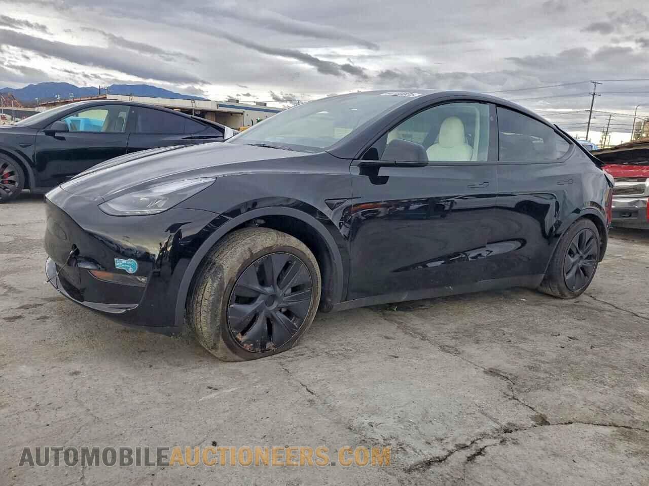 7SAYGDEE8SF239703 TESLA MODEL Y 2025