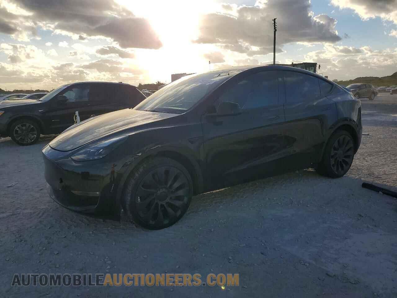 7SAYGDEF0RF020074 TESLA MODEL Y 2024
