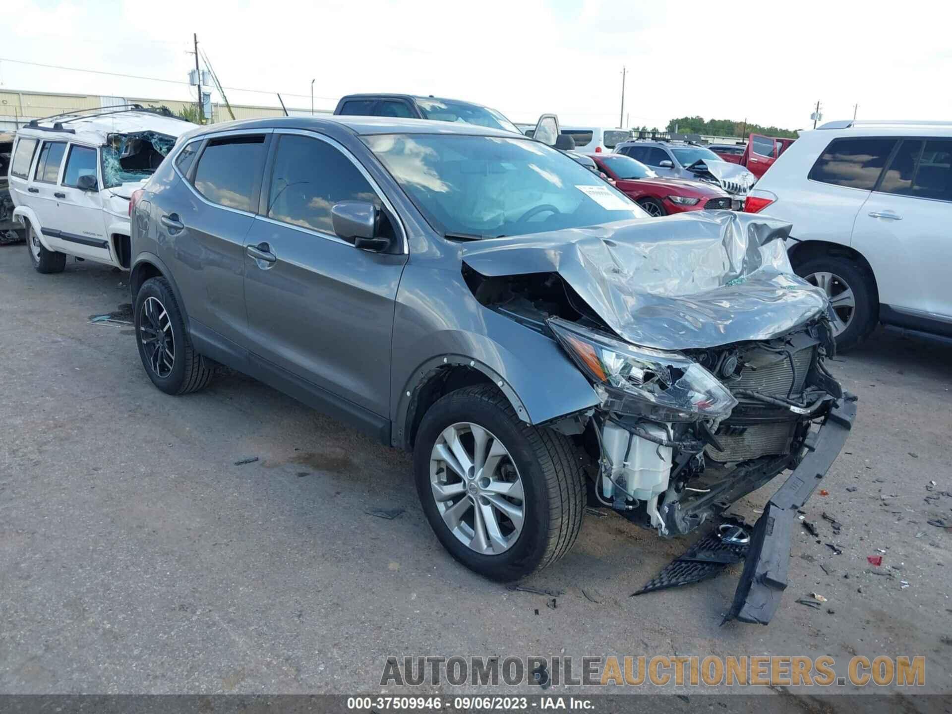 JN1BJ1CP5JW103534 NISSAN ROGUE SPORT 2018