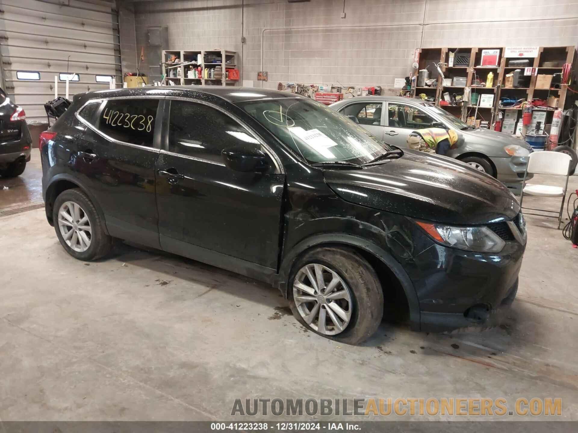 JN1BJ1CR8HW142307 NISSAN ROGUE SPORT 2017