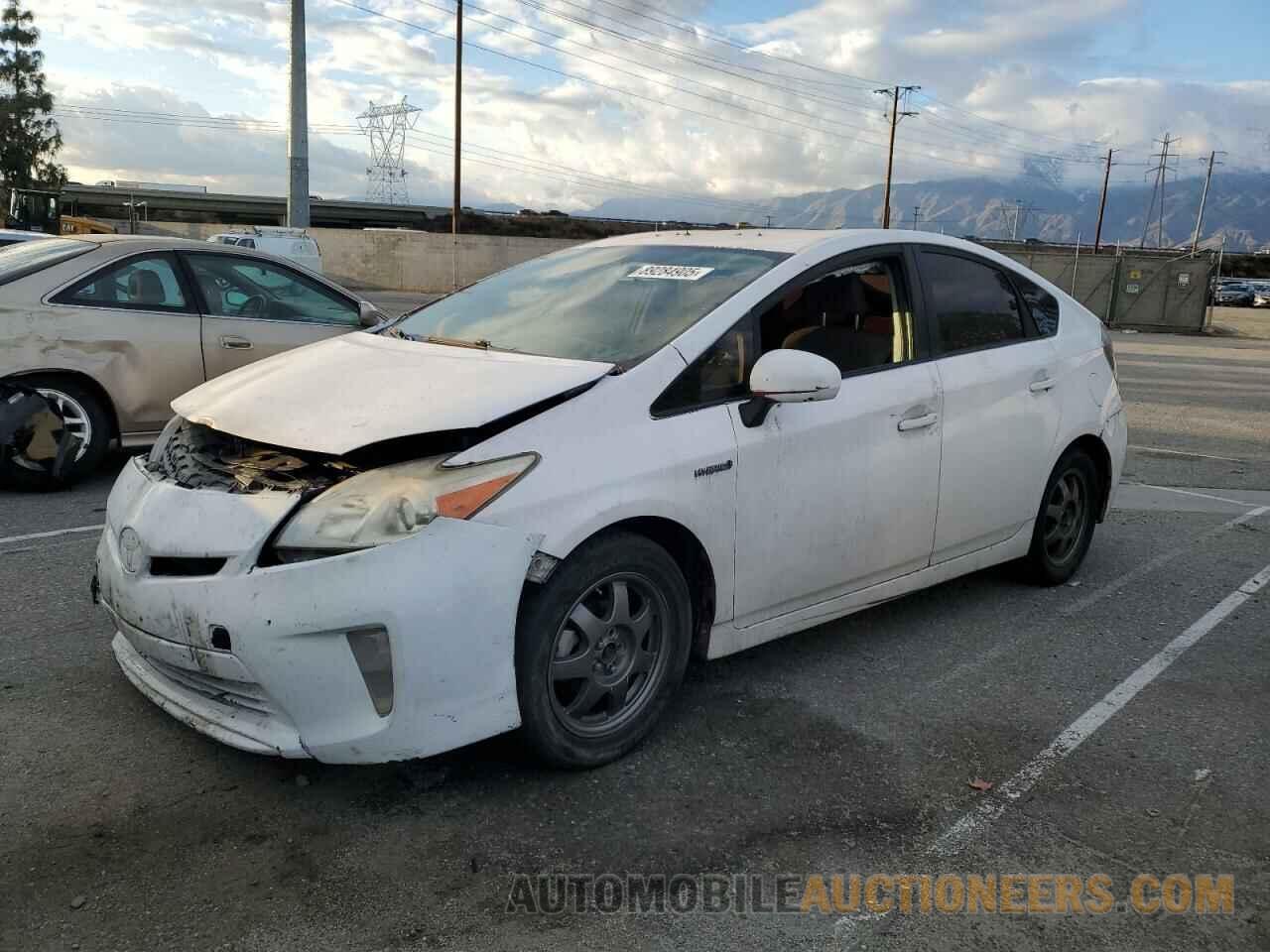 JTDKN3DU8E1824533 TOYOTA PRIUS 2014