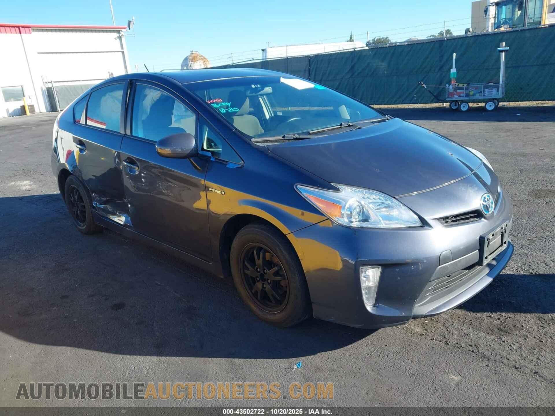 JTDKN3DUXF1982955 TOYOTA PRIUS 2015