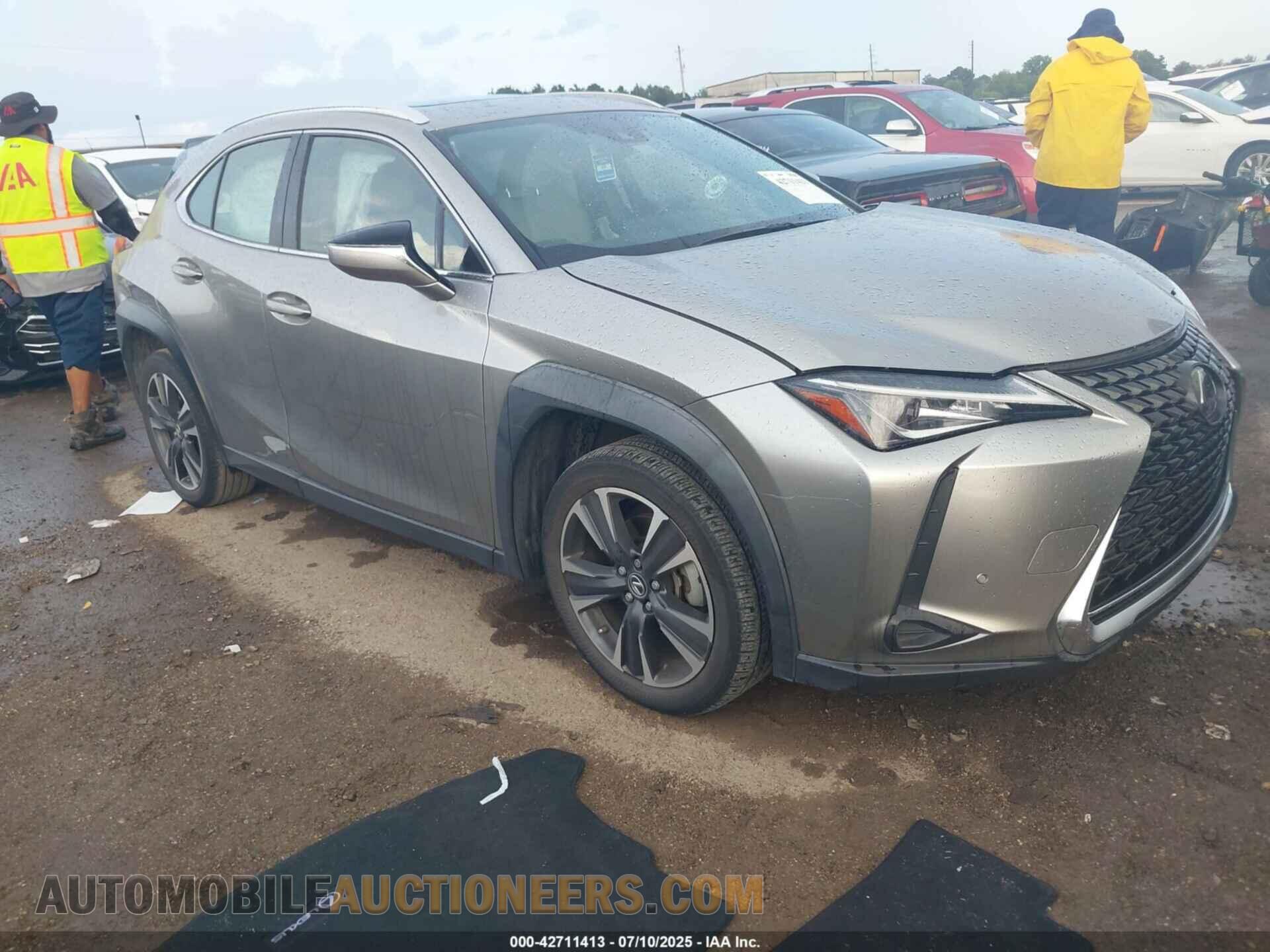 JTHP3JBH1M2038005 LEXUS UX 200 2021