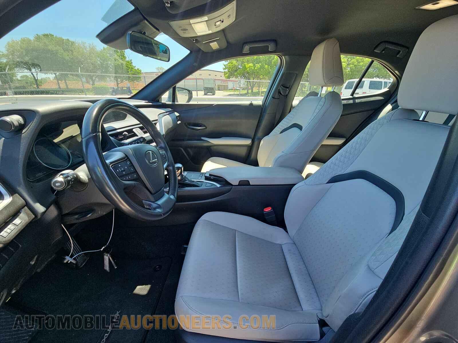 JTHX3JBH0M2043583 Lexus UX 2021