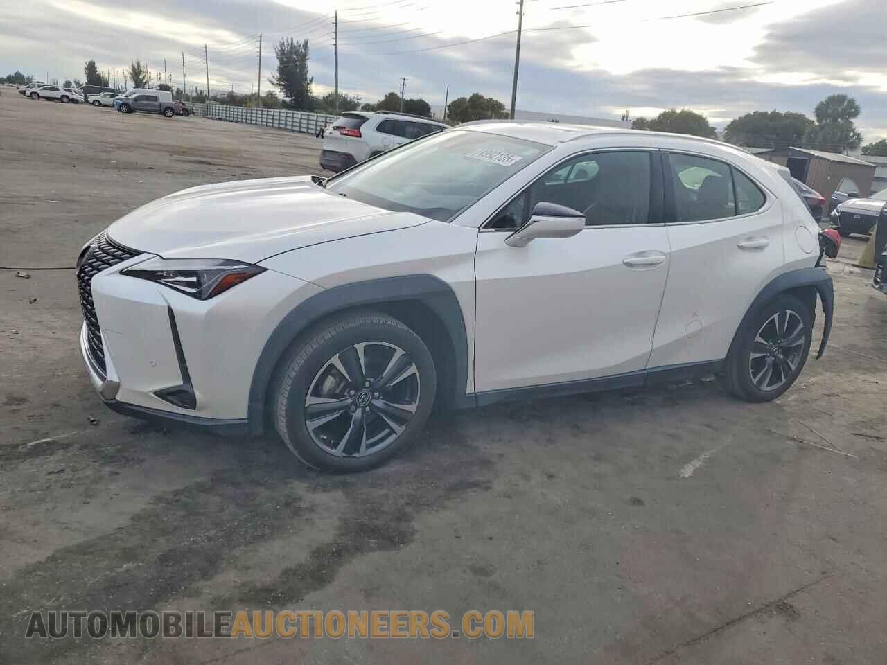 JTHX3JBH8M2040396 LEXUS UX 200 2021