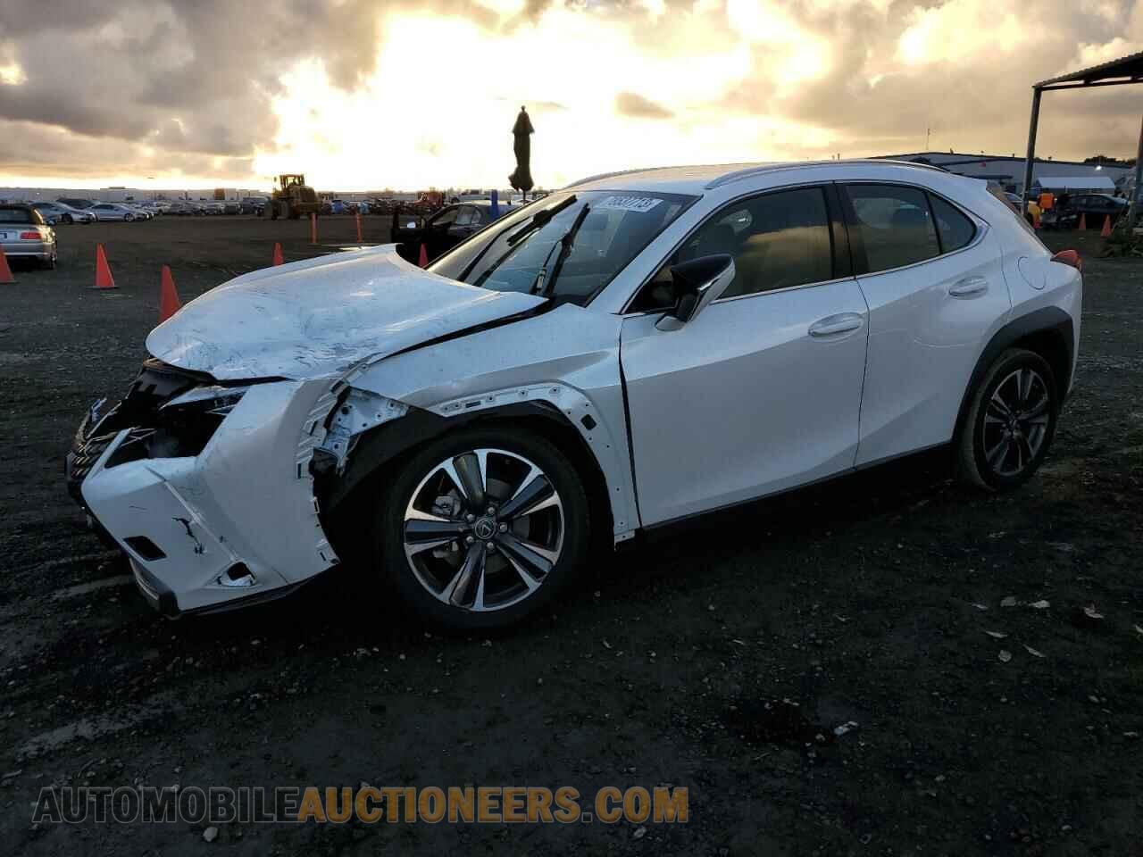 JTHX3JBHXL2027261 LEXUS UX 200 2020