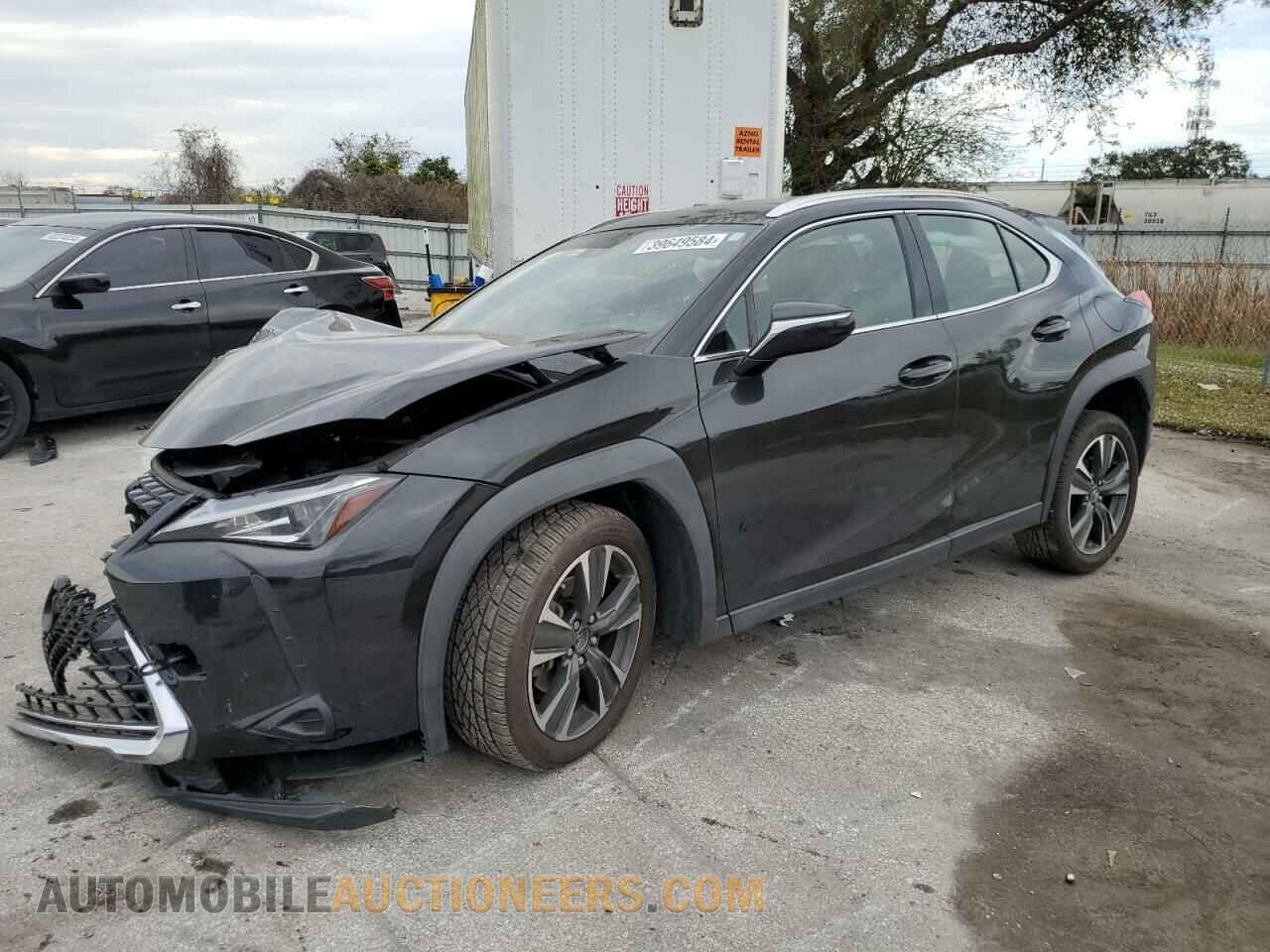 JTHY3JBH0K2015929 LEXUS UX 200 2019