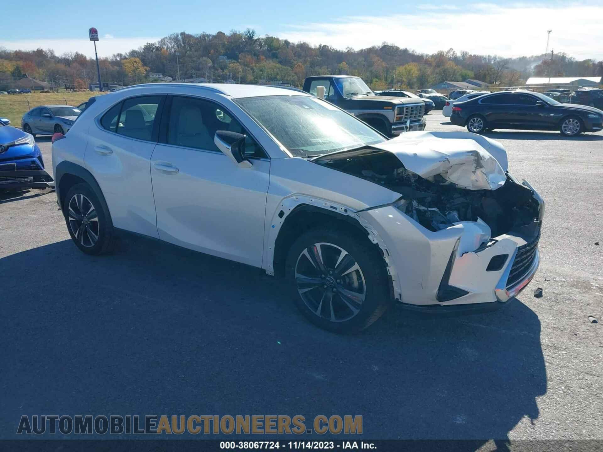 JTHY3JBH6K2020780 LEXUS UX 200 2019