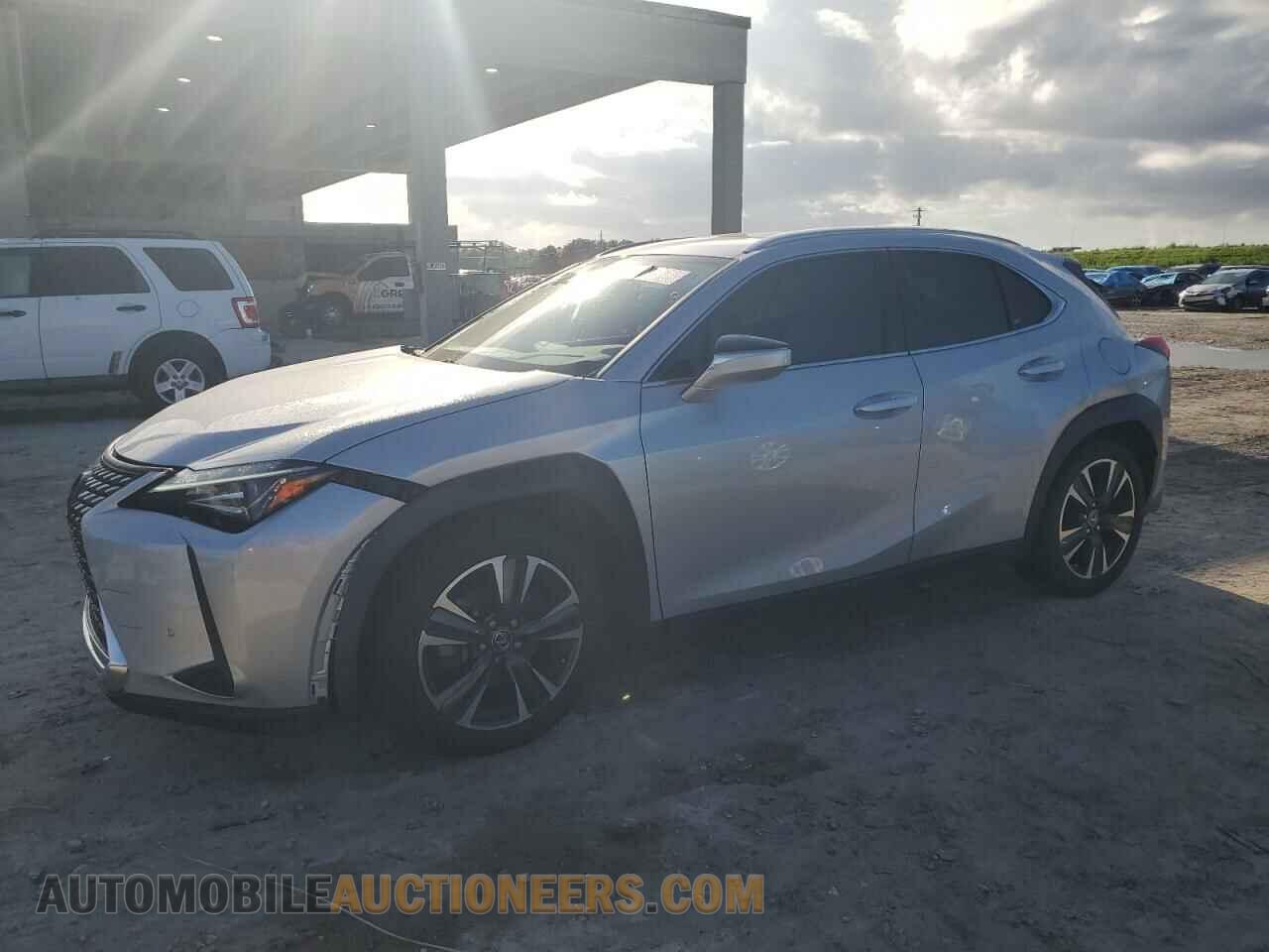 JTHY3JBHXK2003755 LEXUS UX 200 2019