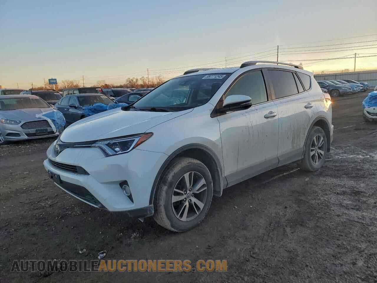 JTMRFREV8HD218366 TOYOTA RAV4 2017