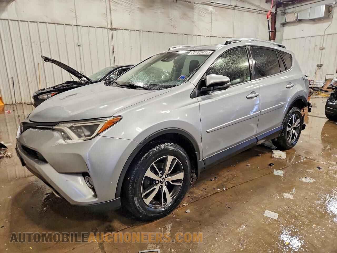JTMRFREV8JD239997 TOYOTA RAV4 2018