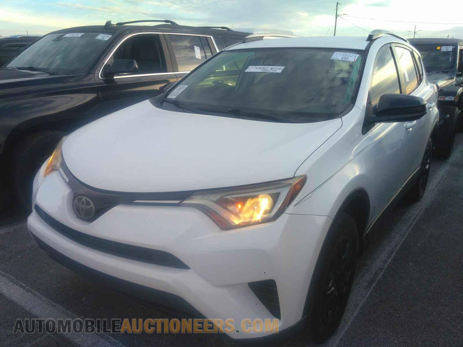 JTMZFREV4HD093267 Toyota RAV4 2017