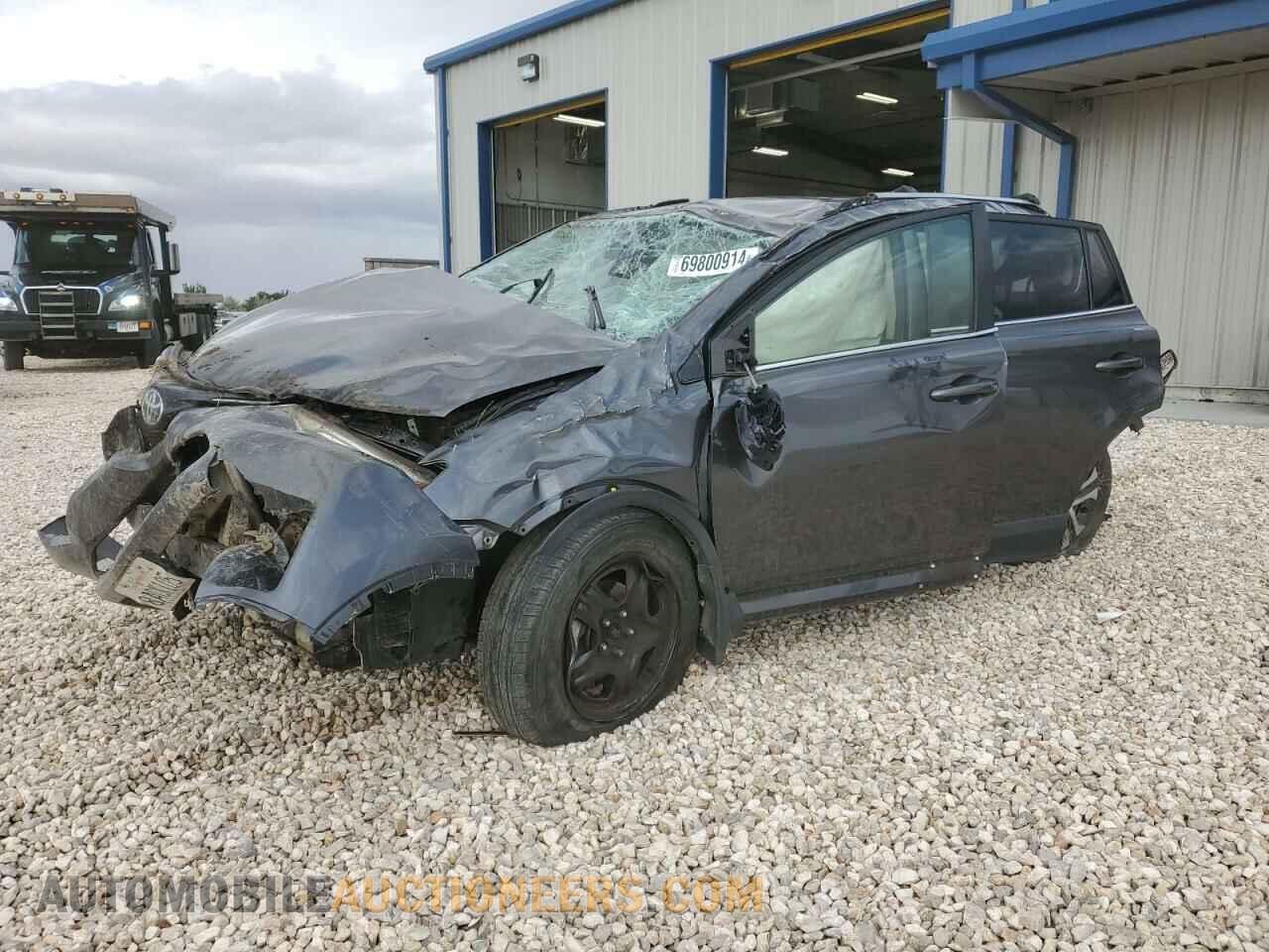 JTMZFREV7HJ710596 TOYOTA RAV4 2017