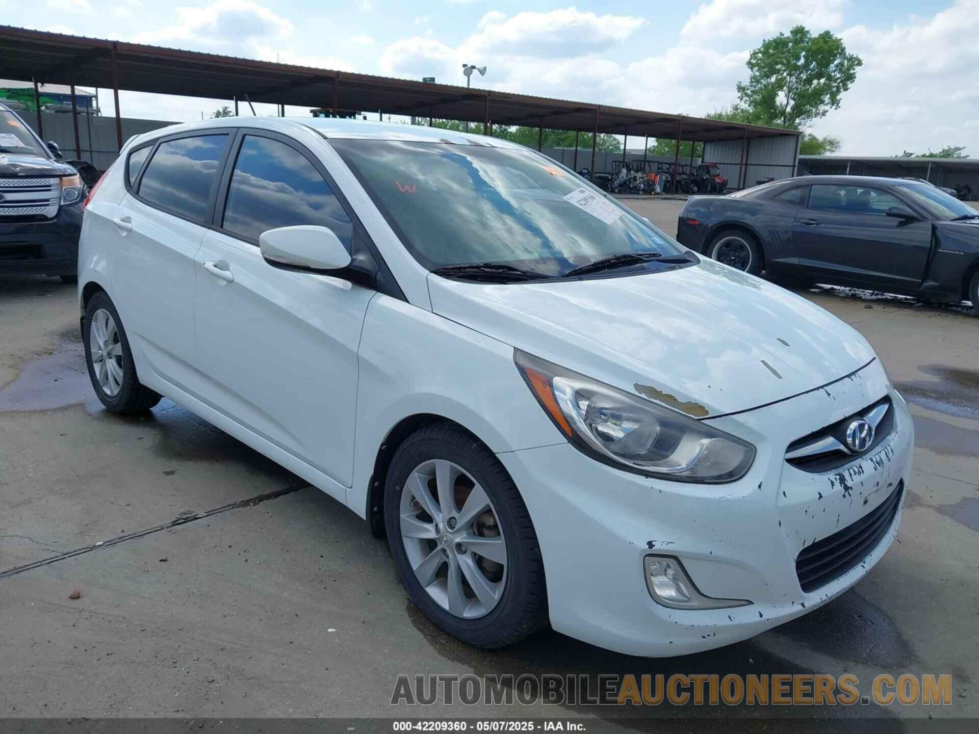 KMHCU5AE3DU082972 HYUNDAI ACCENT 2013