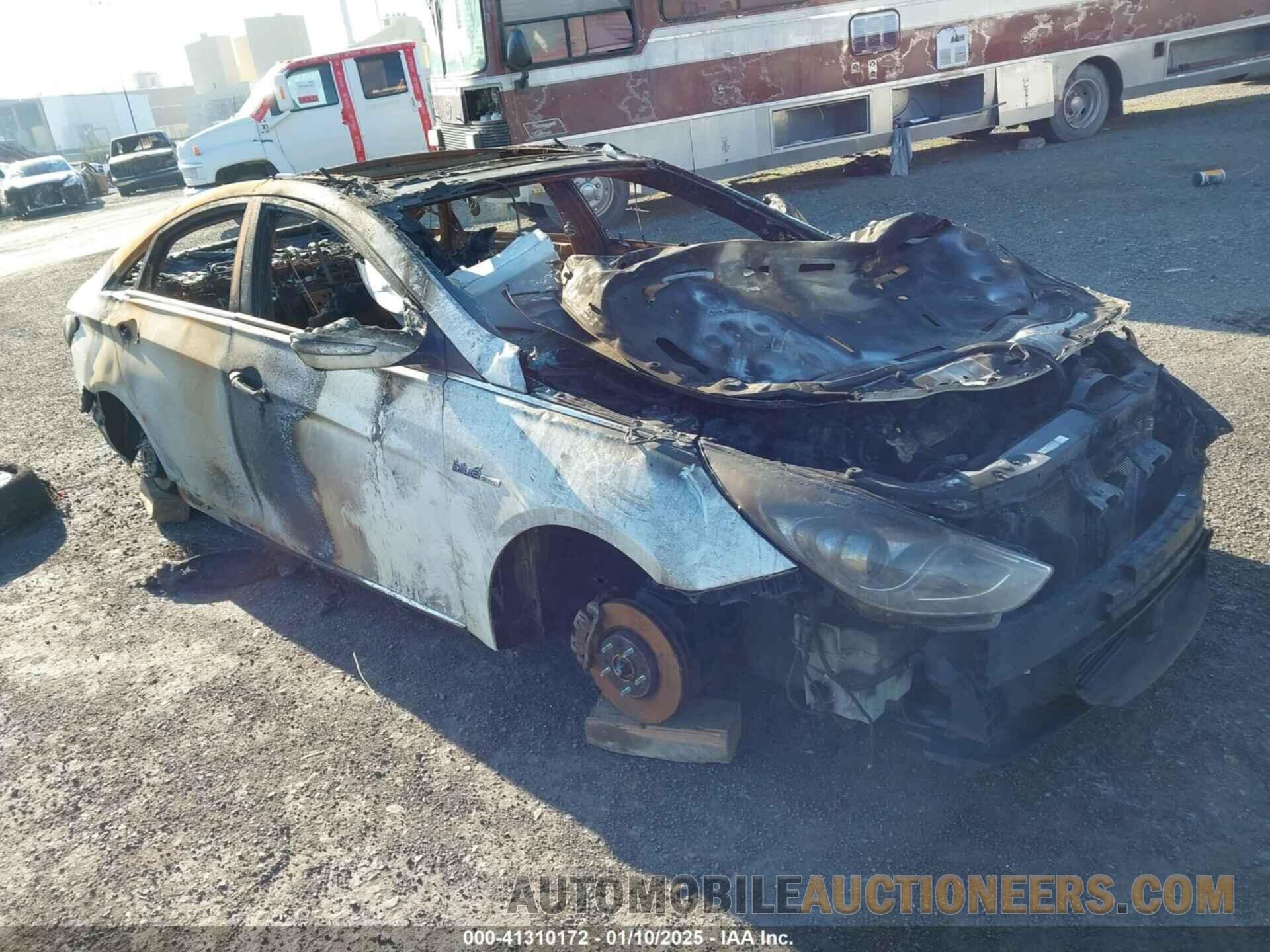 KMHEC4A40DA076268 HYUNDAI SONATA HYBRID 2013