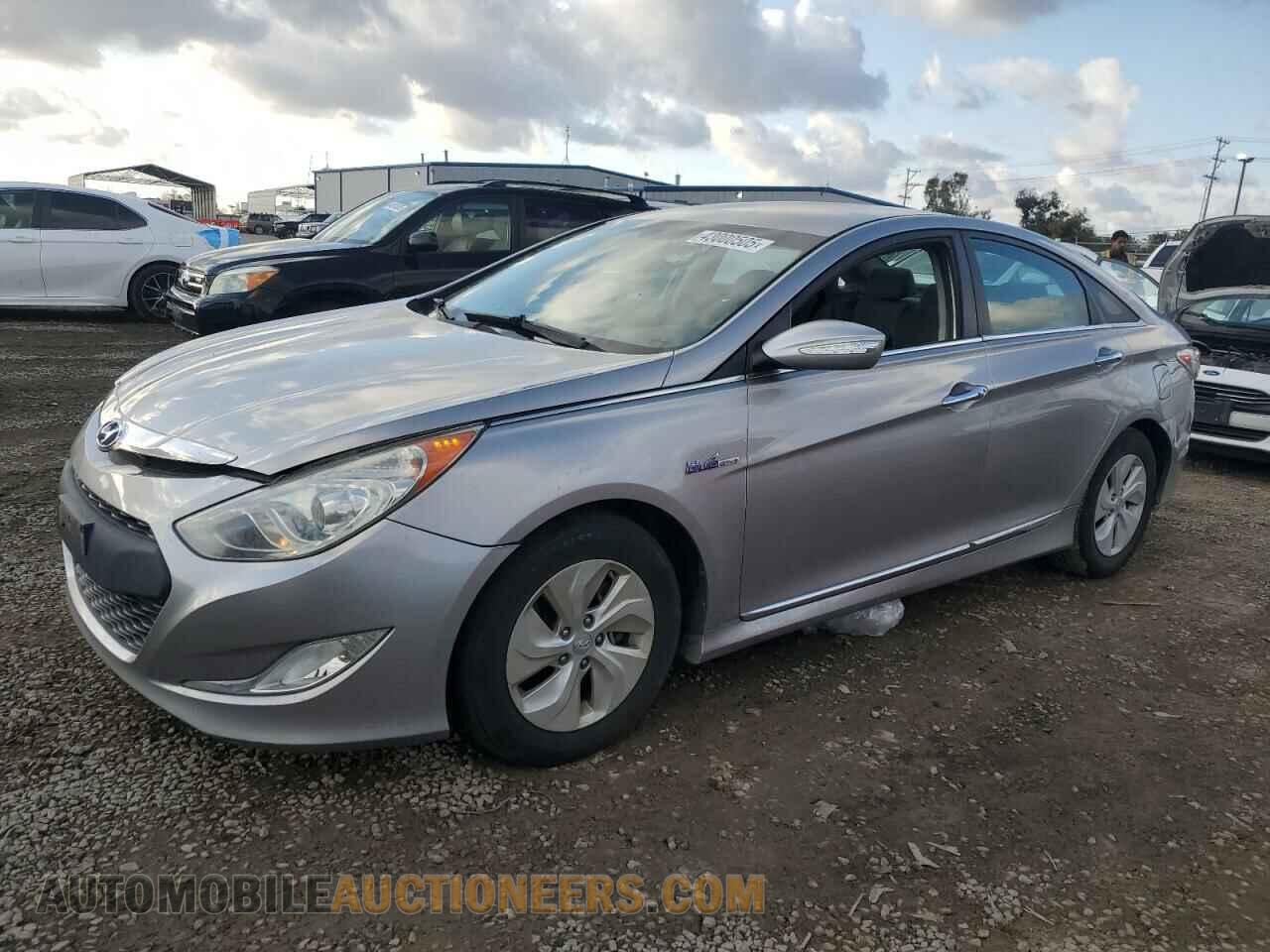 KMHEC4A43DA088317 HYUNDAI SONATA 2013