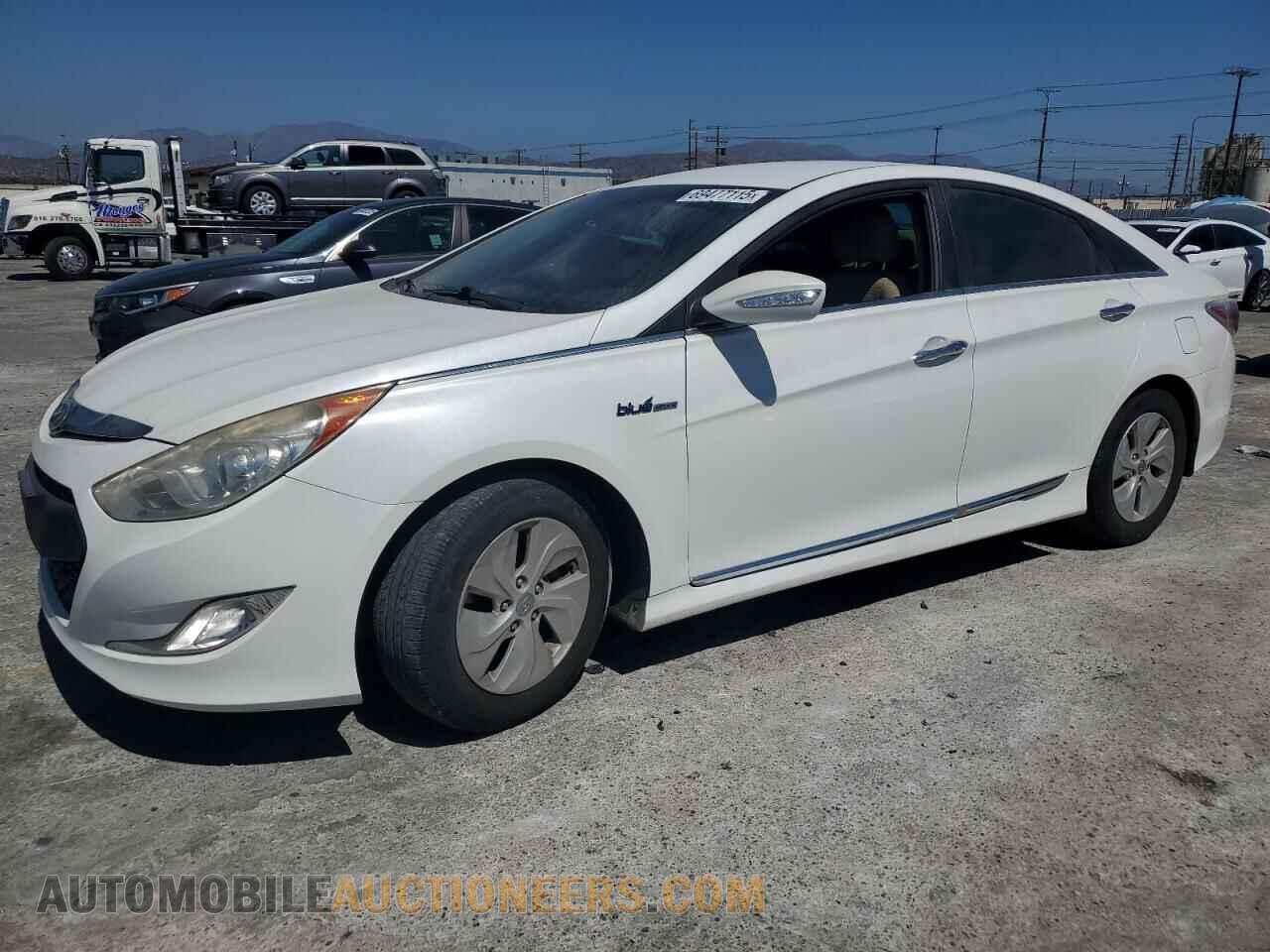 KMHEC4A48FA137708 HYUNDAI SONATA 2015