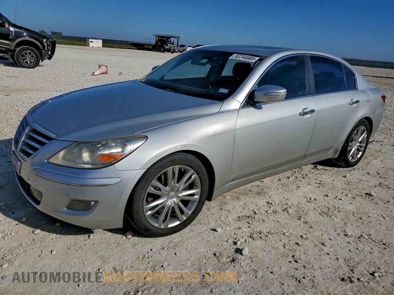 KMHGC4DF2BU125679 HYUNDAI GENESIS 2011