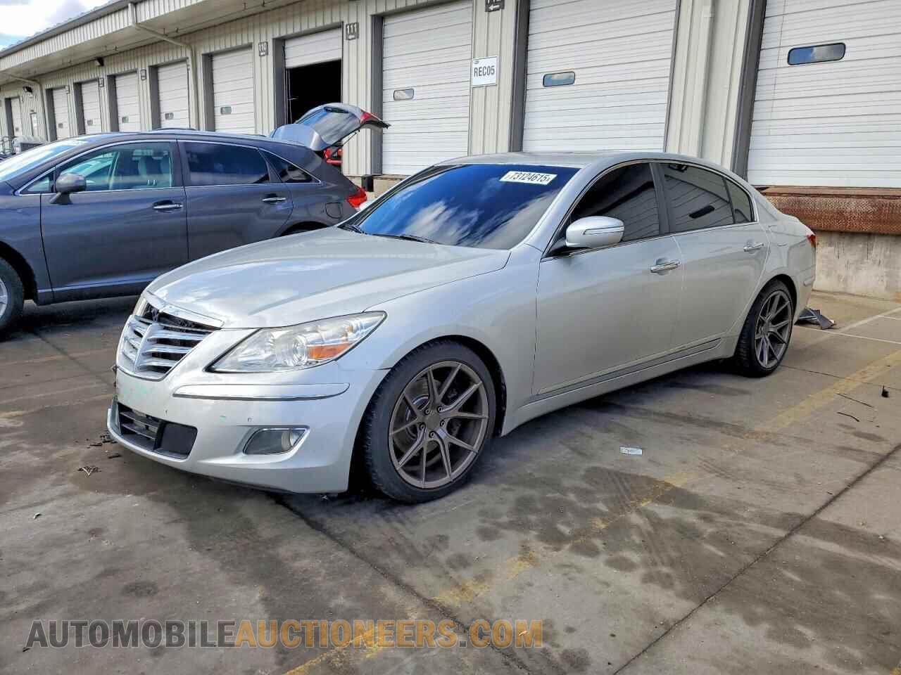 KMHGC4DF2BU139713 HYUNDAI GENESIS 2011